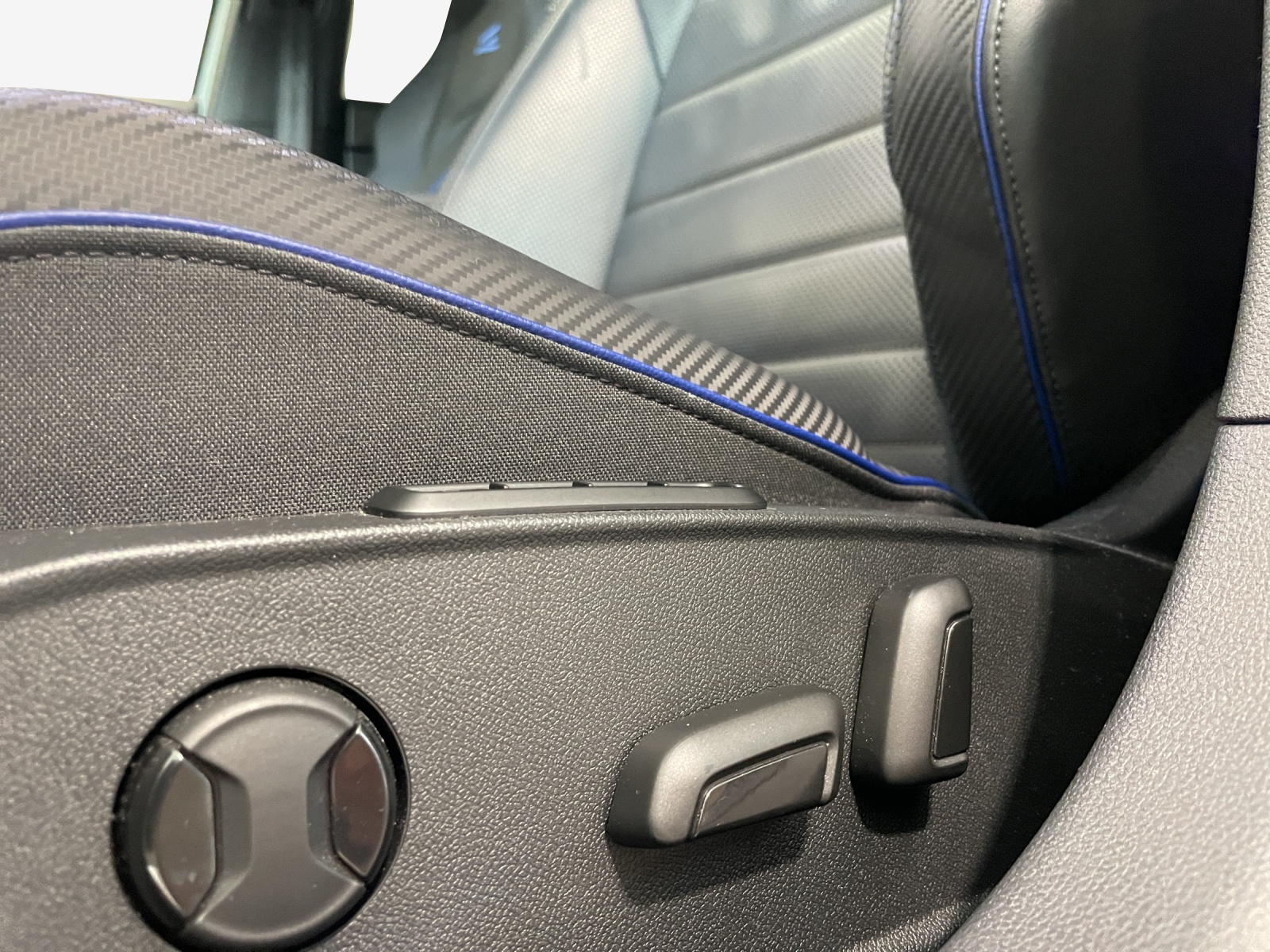 VW Golf 2.0 TSI R DSG 4Motion-image-14