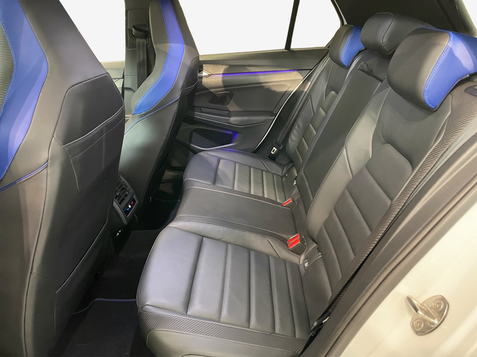 VW Golf 2.0 TSI R DSG 4Motion-image-11