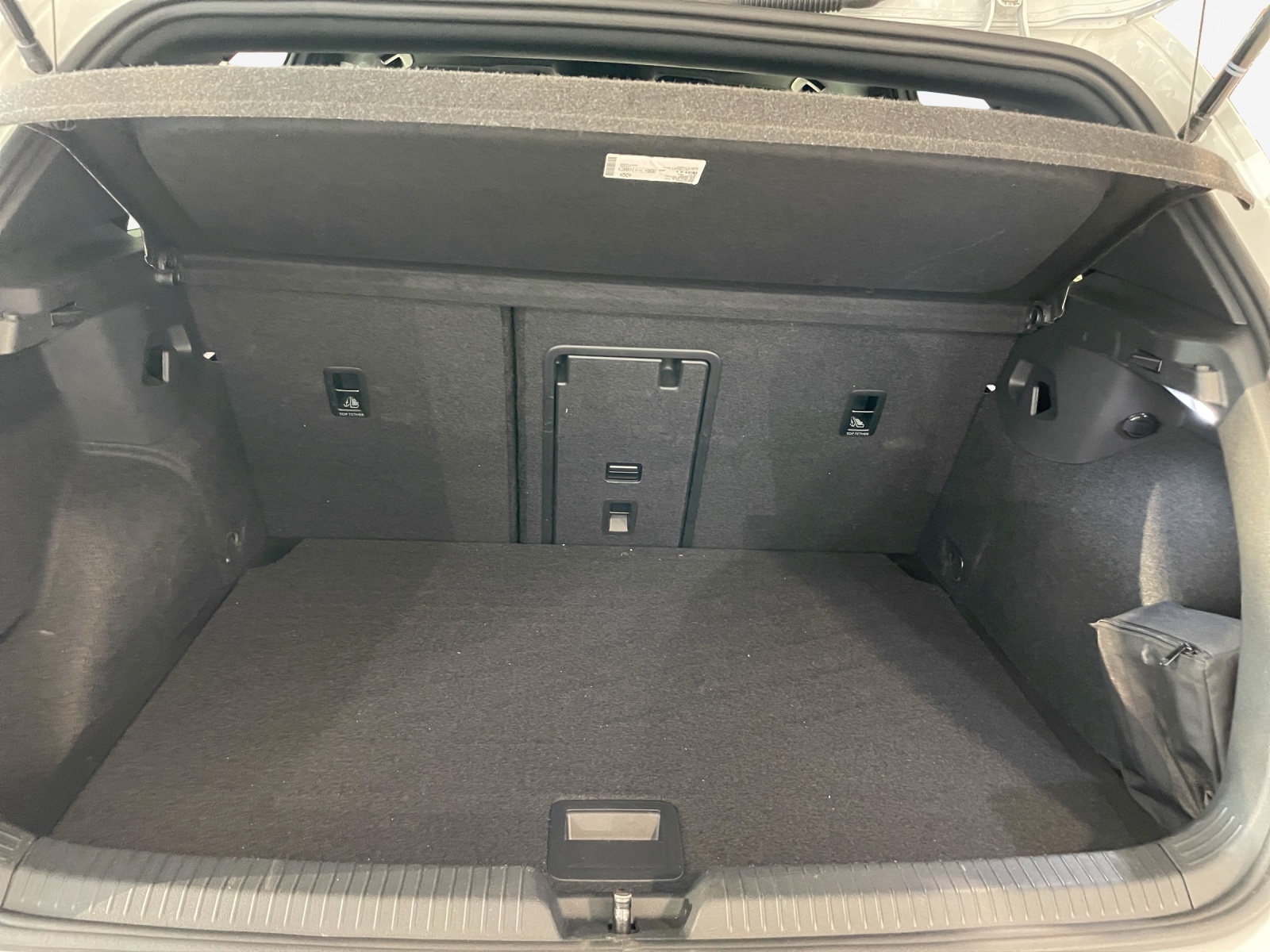 VW Golf 2.0 TSI R DSG 4Motion-image-12