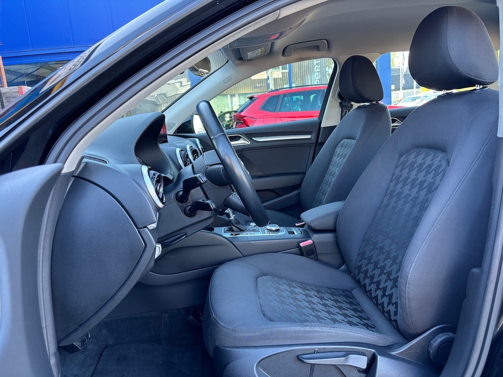 AUDI A3 Sportback 1.4 TFSI Attraction S-tronic-image-6