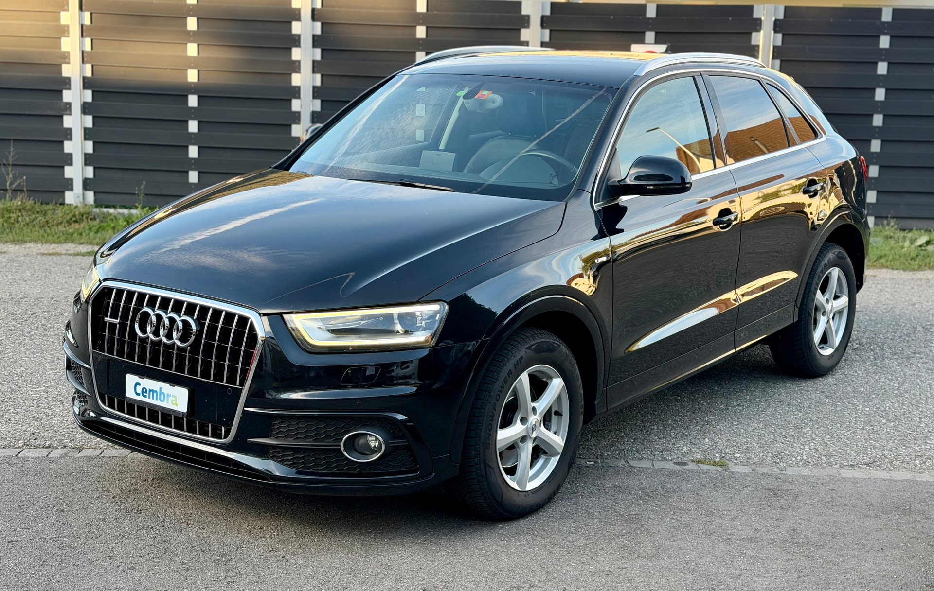 AUDI Q3 2.0 TFSI S-Line quattro S-tronic-image-2