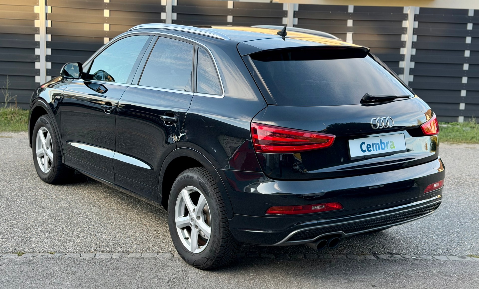 AUDI Q3 2.0 TFSI S-Line quattro S-tronic-image-3