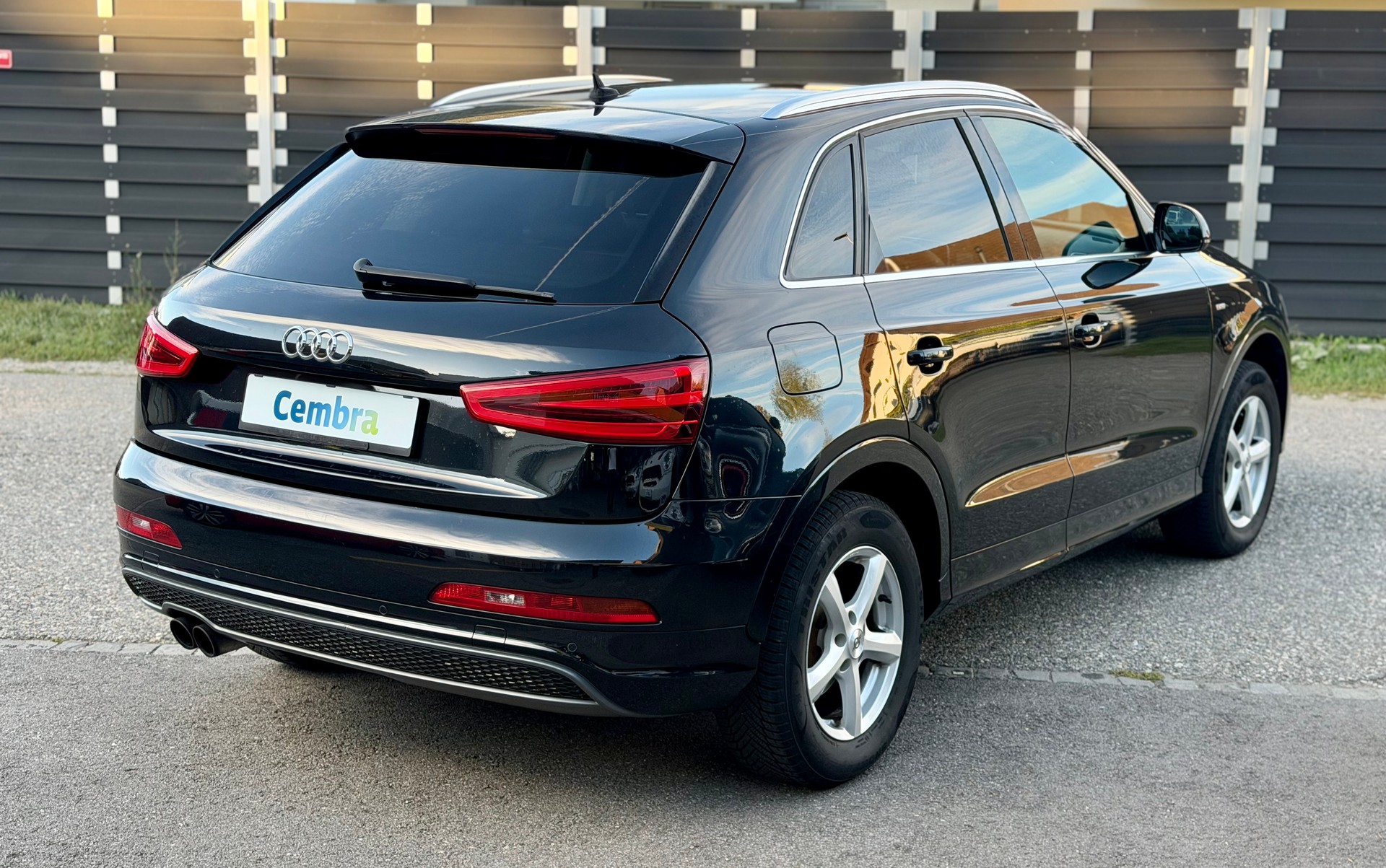 AUDI Q3 2.0 TFSI S-Line quattro S-tronic-image-5