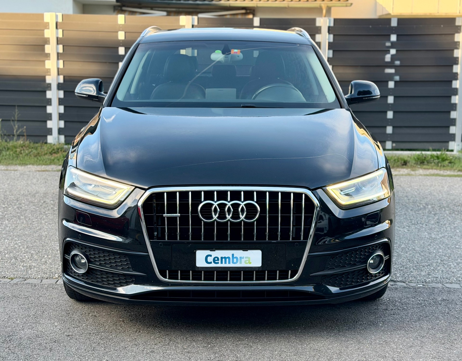 AUDI Q3 2.0 TFSI S-Line quattro S-tronic-image-1