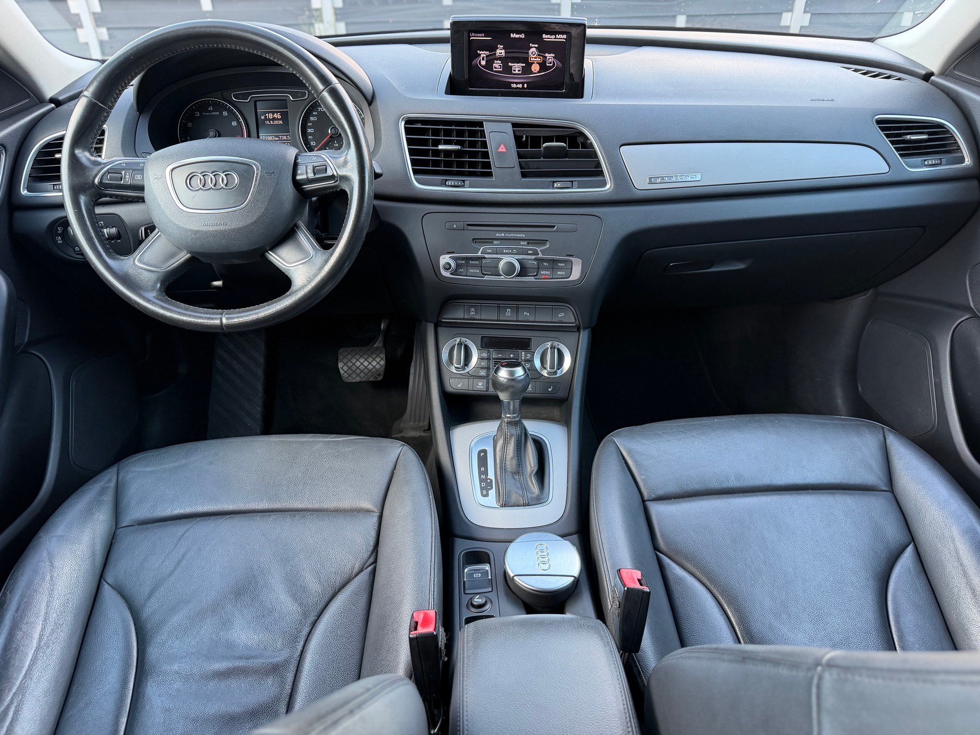 AUDI Q3 2.0 TFSI S-Line quattro S-tronic-image-6
