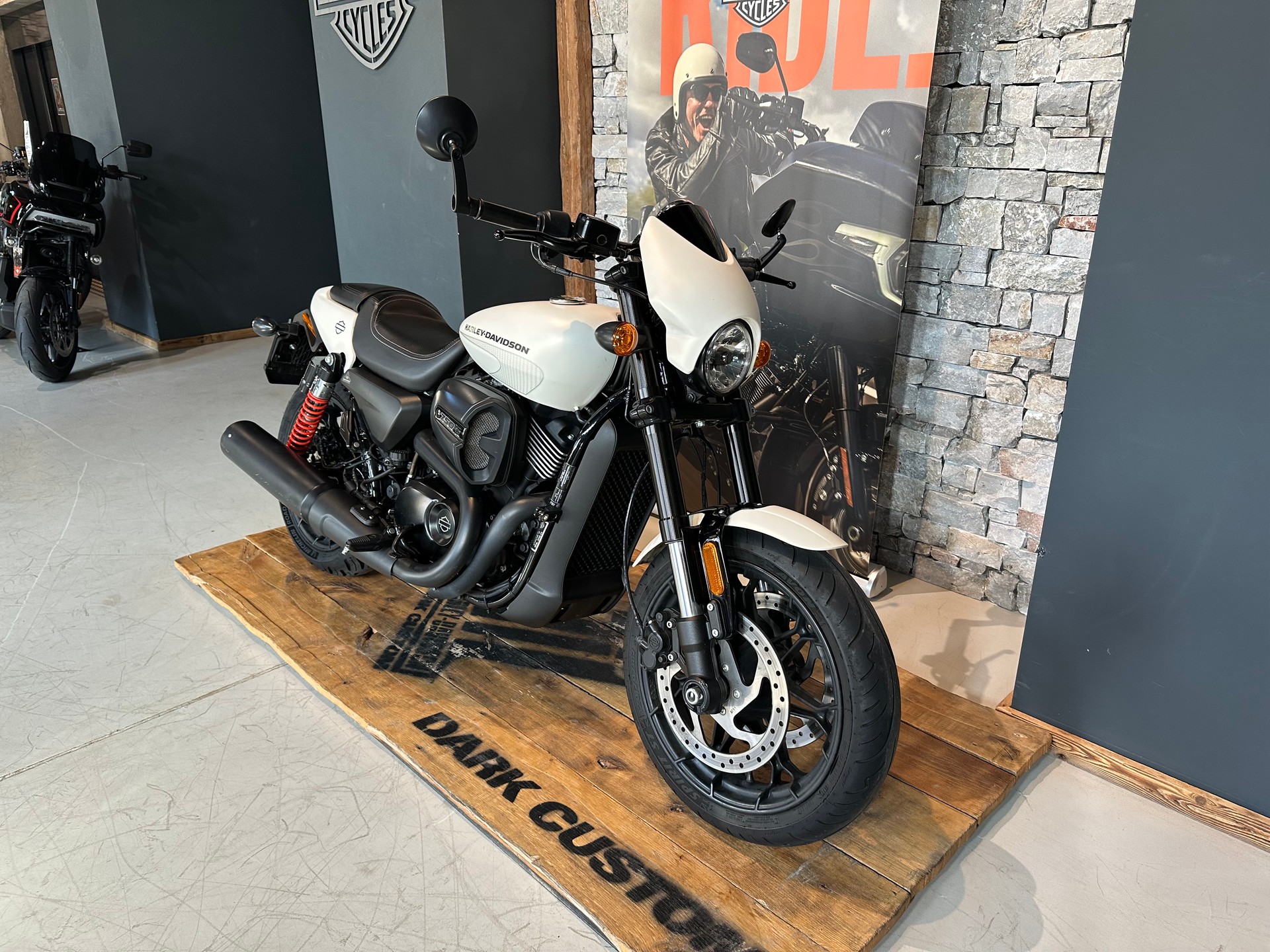HARLEY-DAVIDSON XG 750 Street Rod-showroom-element-1