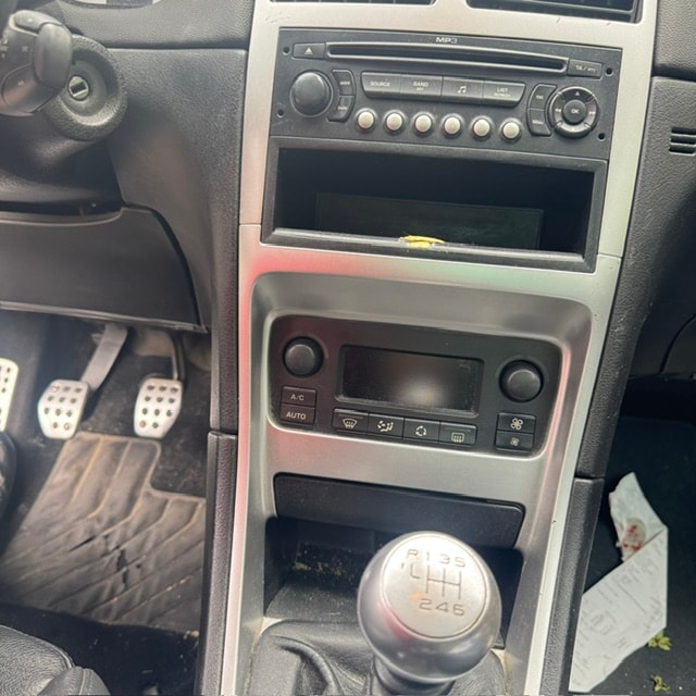 PEUGEOT 307 CC 2.0 HDI Platinum Edition-image-7