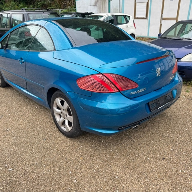 PEUGEOT 307 CC 2.0 HDI Platinum Edition-image-3