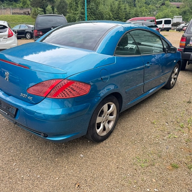 PEUGEOT 307 CC 2.0 HDI Platinum Edition-image-2