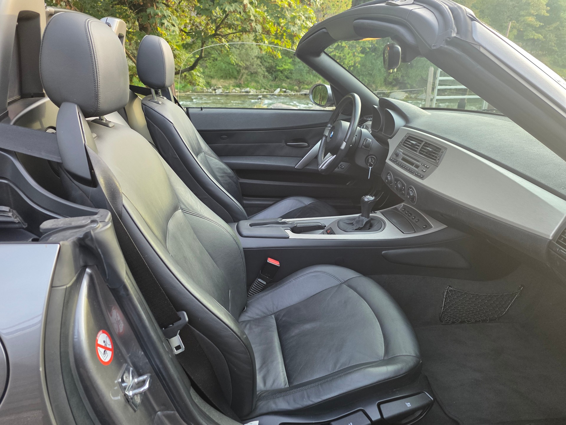 BMW Z4 2.5i Roadster-image-10
