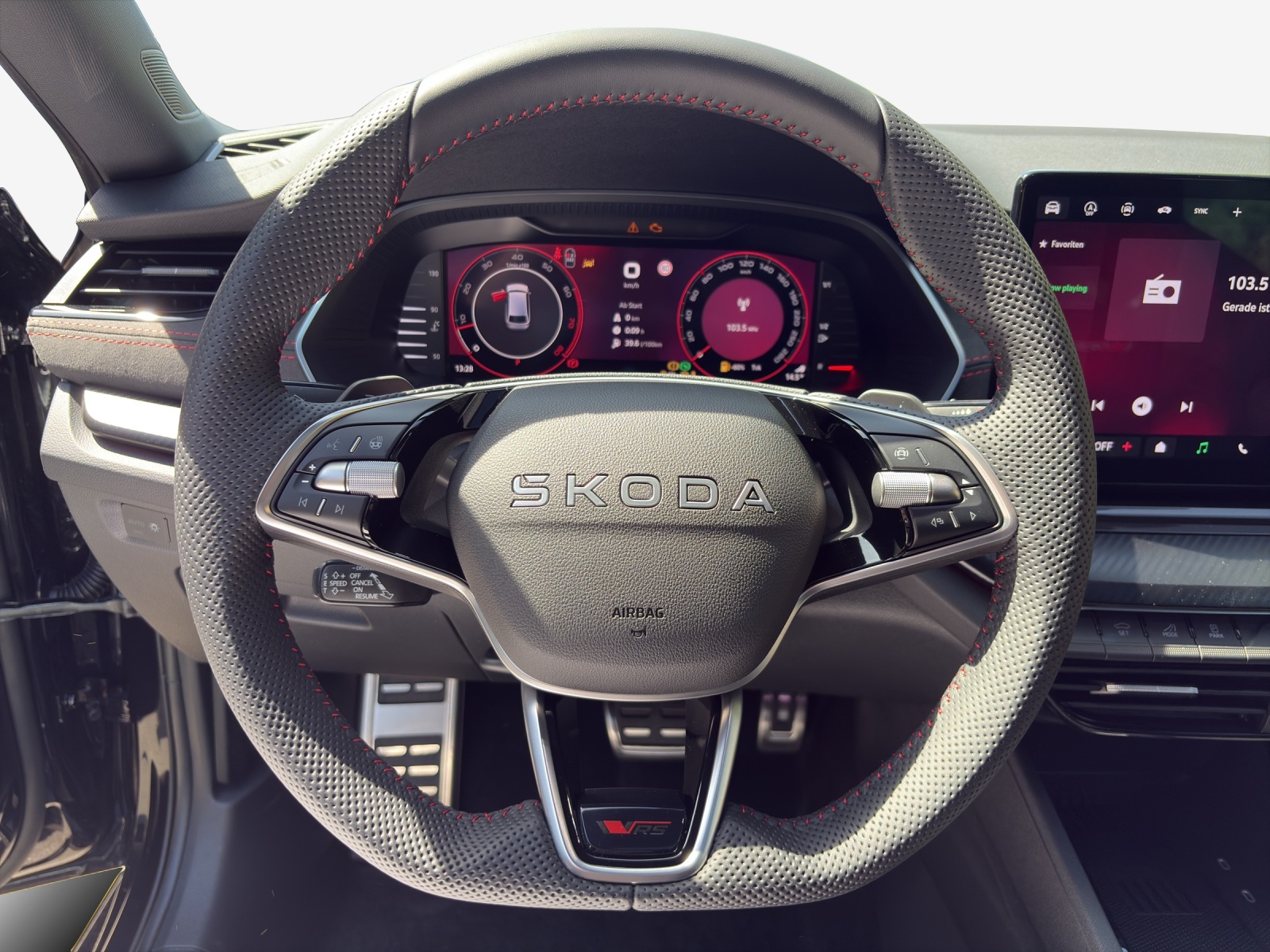 SKODA Octavia Combi 2.0 TSI DSG RS-image-9