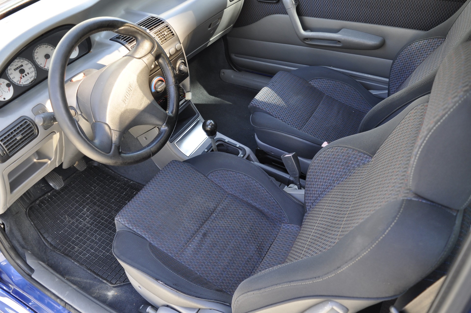 FIAT Punto GT-image-15