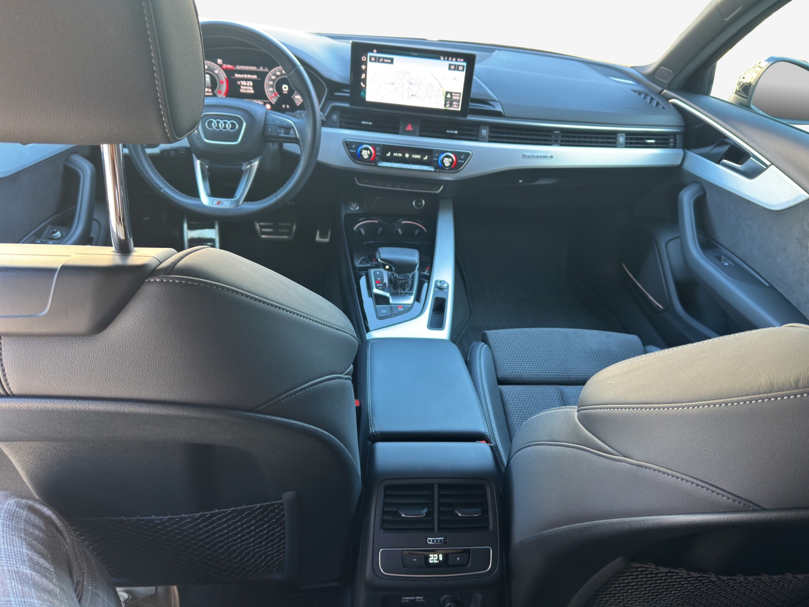 AUDI A4 Avant 40 TDI S line Attraction quattro S-tronic-image-8