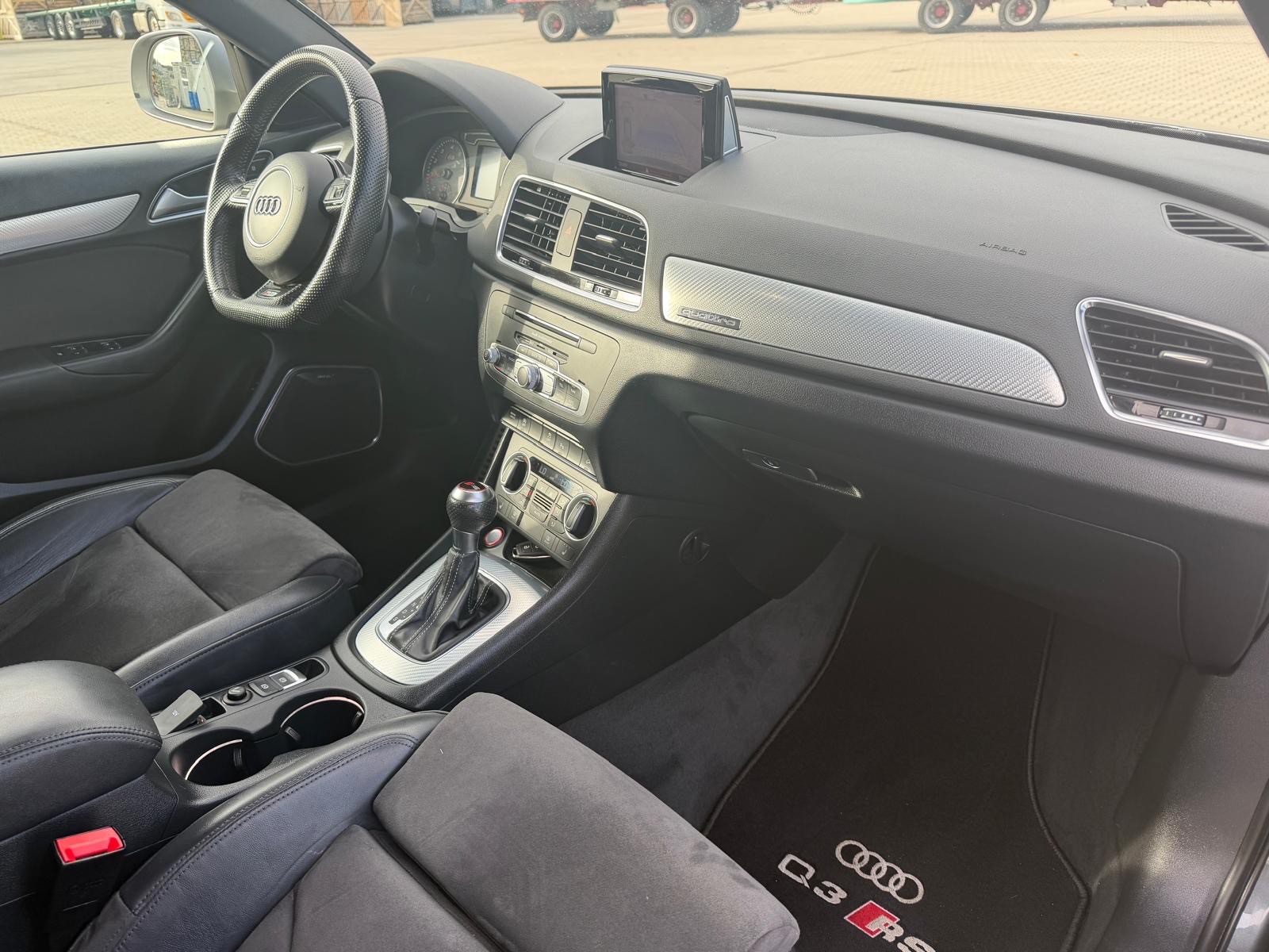 AUDI RS Q3 2.5 TFSI performance quattro S-tronic-image-4