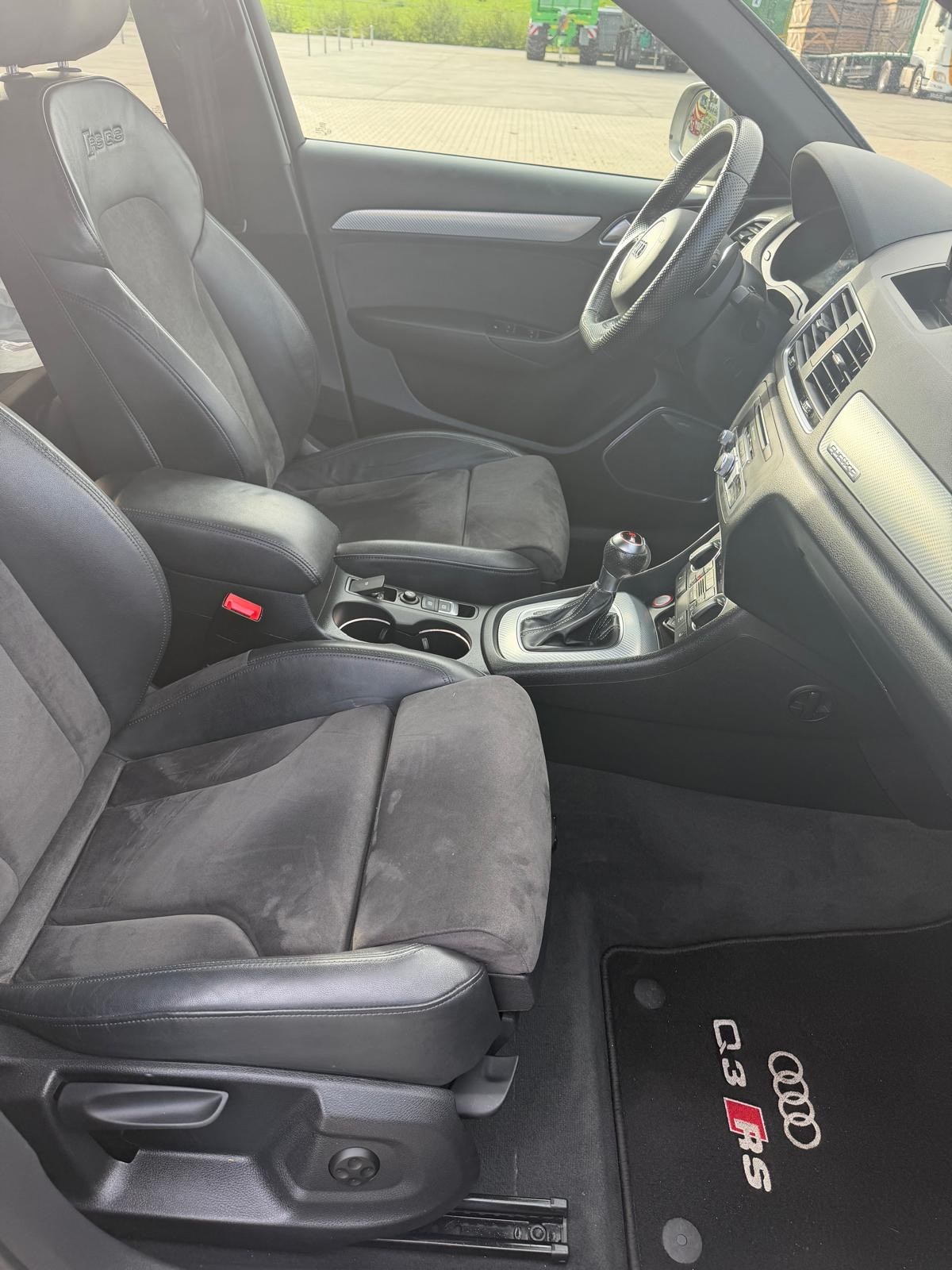 AUDI RS Q3 2.5 TFSI performance quattro S-tronic-image-3