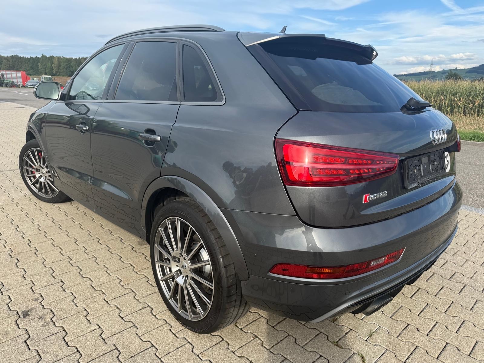 AUDI RS Q3 2.5 TFSI performance quattro S-tronic-image-8
