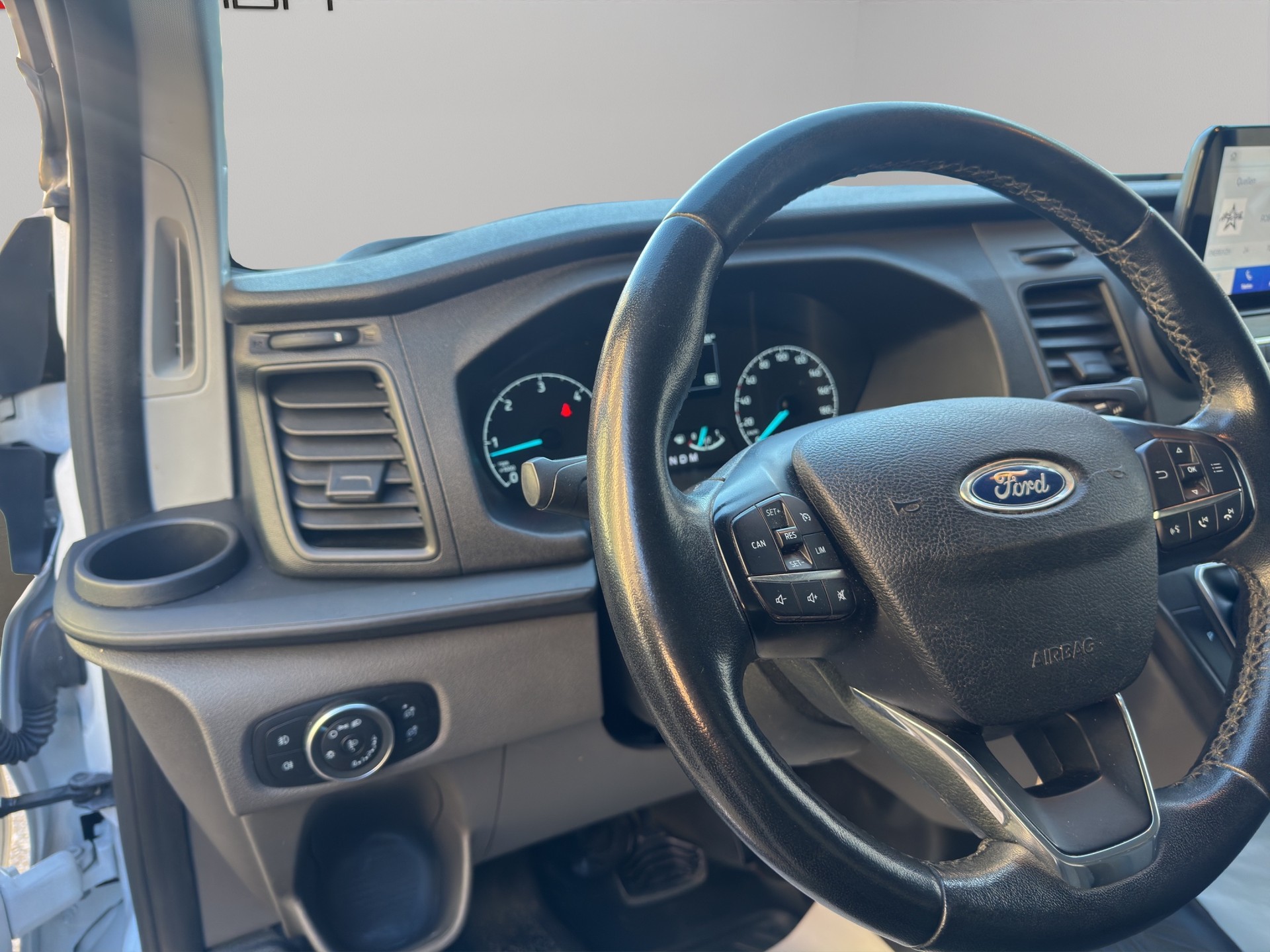 FORD Transit Custom Van 300 L2H1 Trend A-image-7