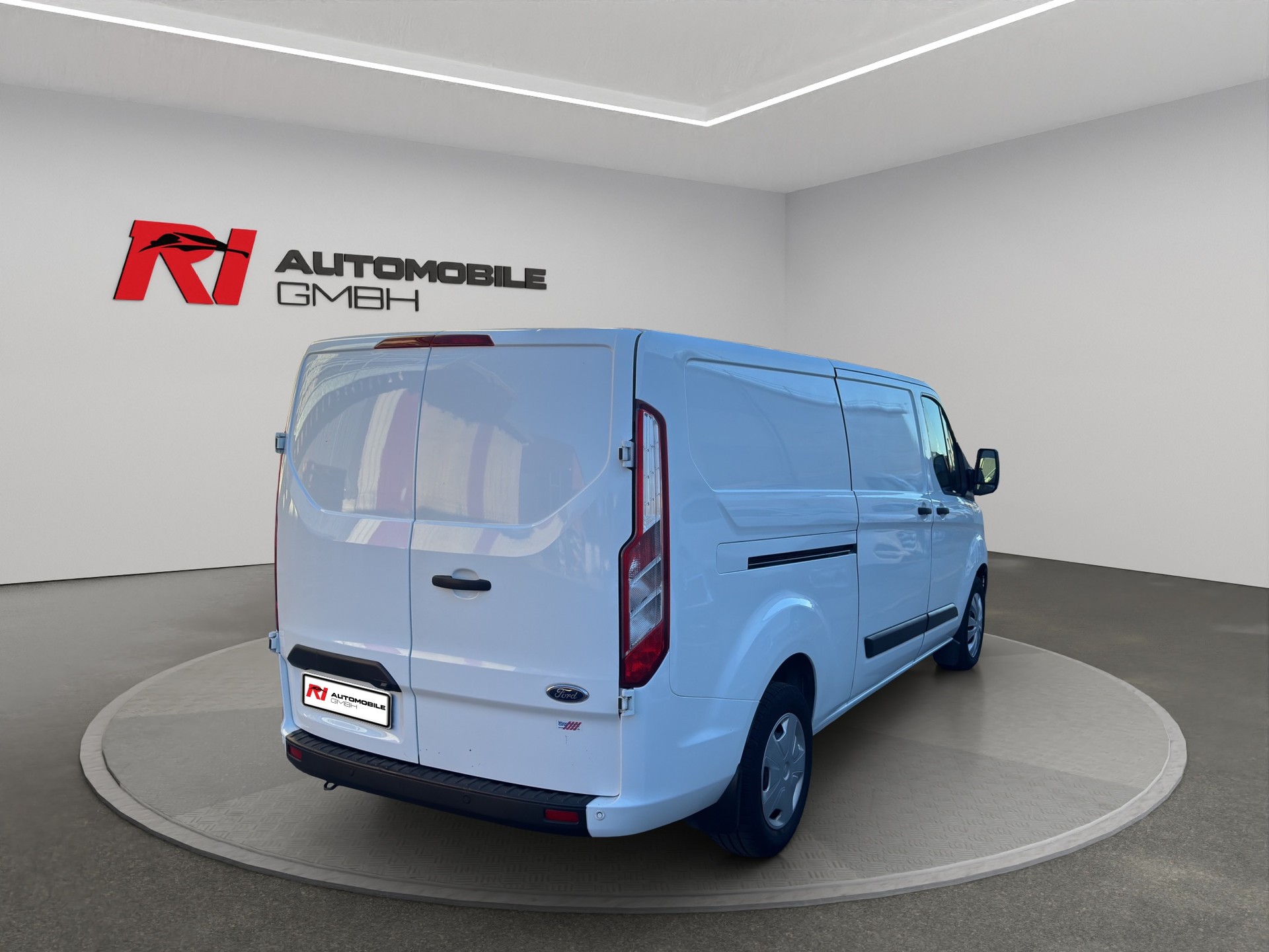 FORD Transit Custom Van 300 L2H1 Trend A-image-4