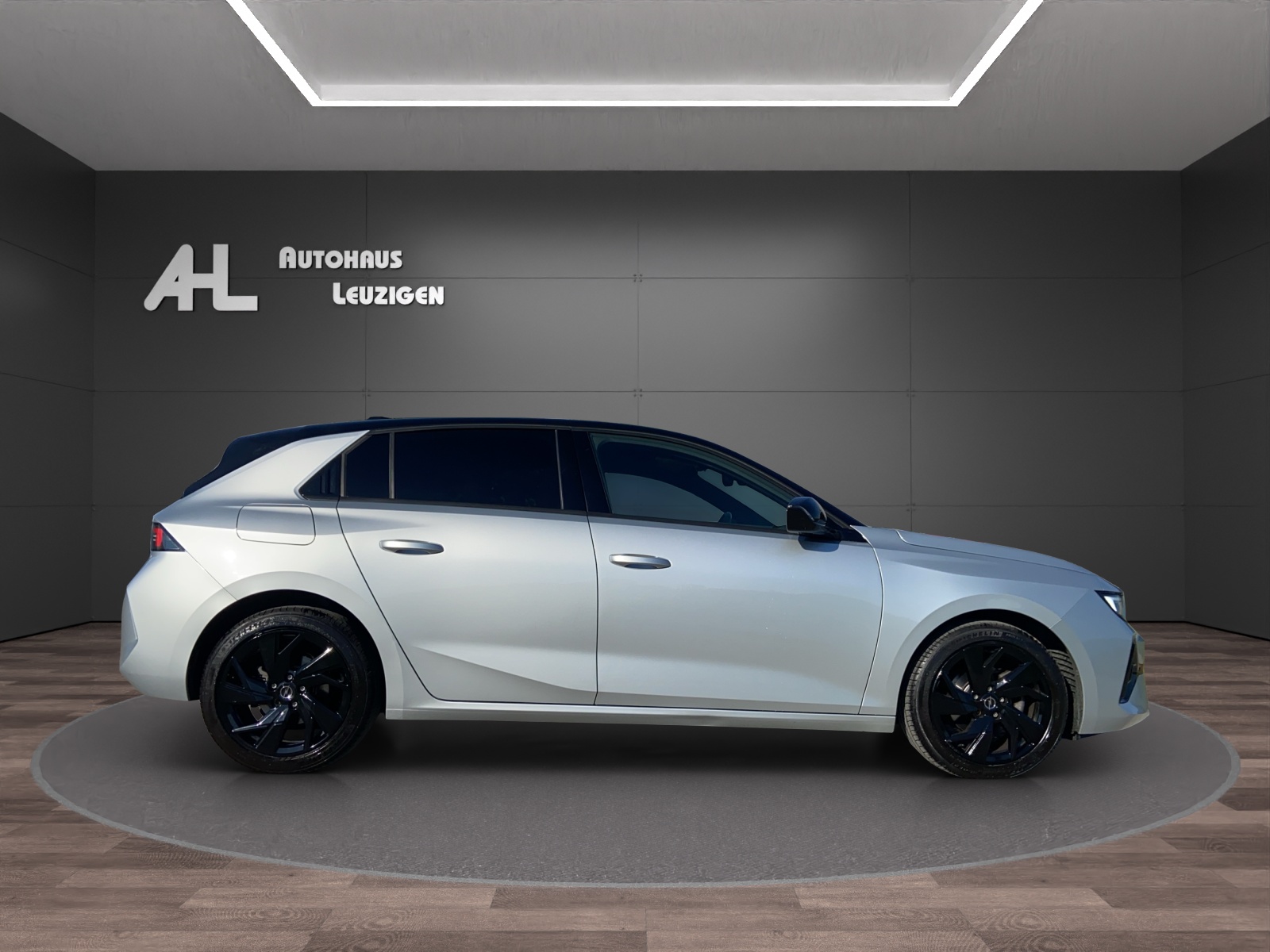 OPEL Astra 1.2i Turbo Swiss Plus A-image-5