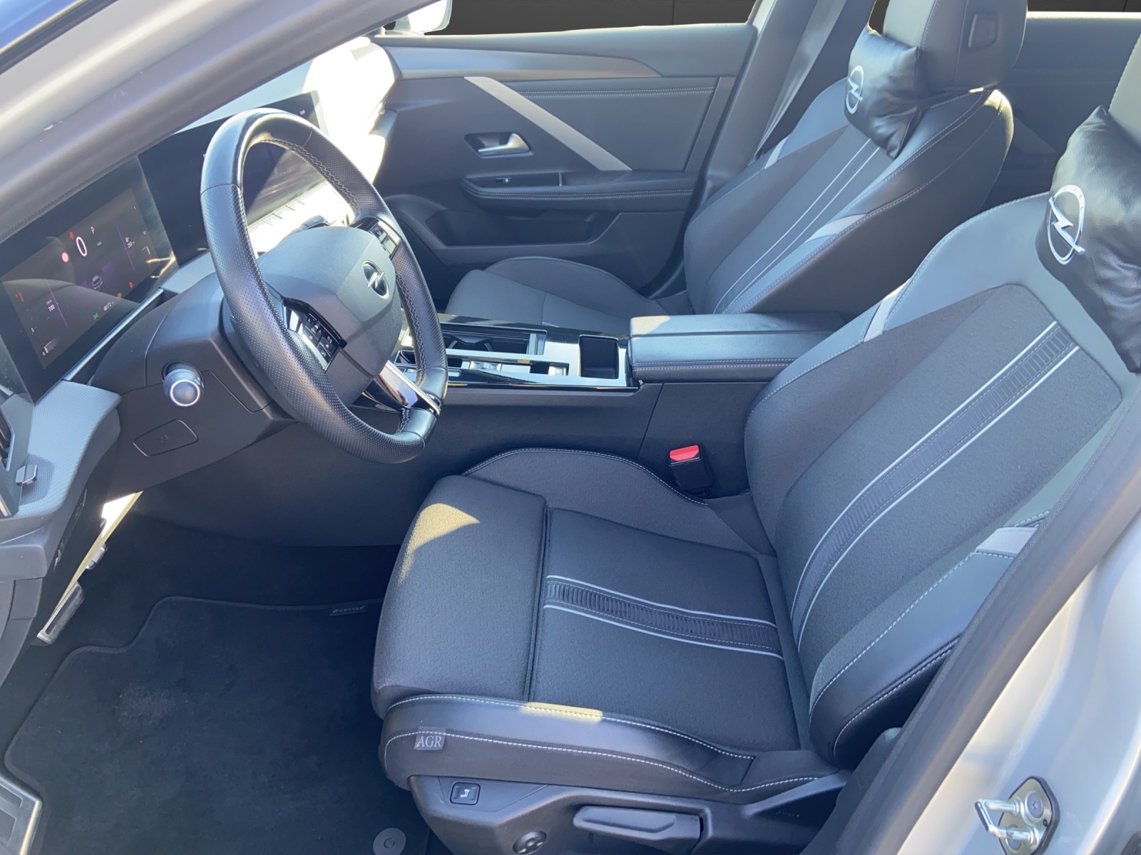OPEL Astra 1.2i Turbo Swiss Plus A-image-8
