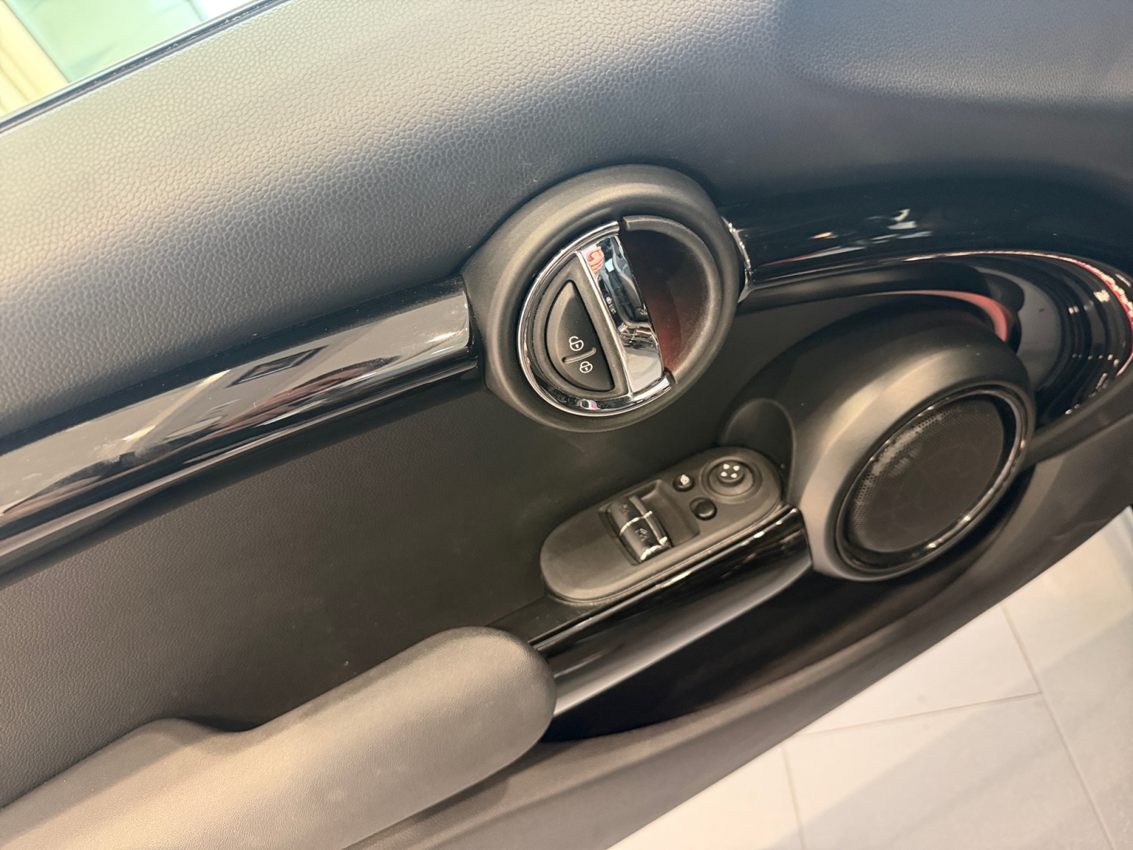 MINI Cooper John Cooper Works Steptronic-image-16