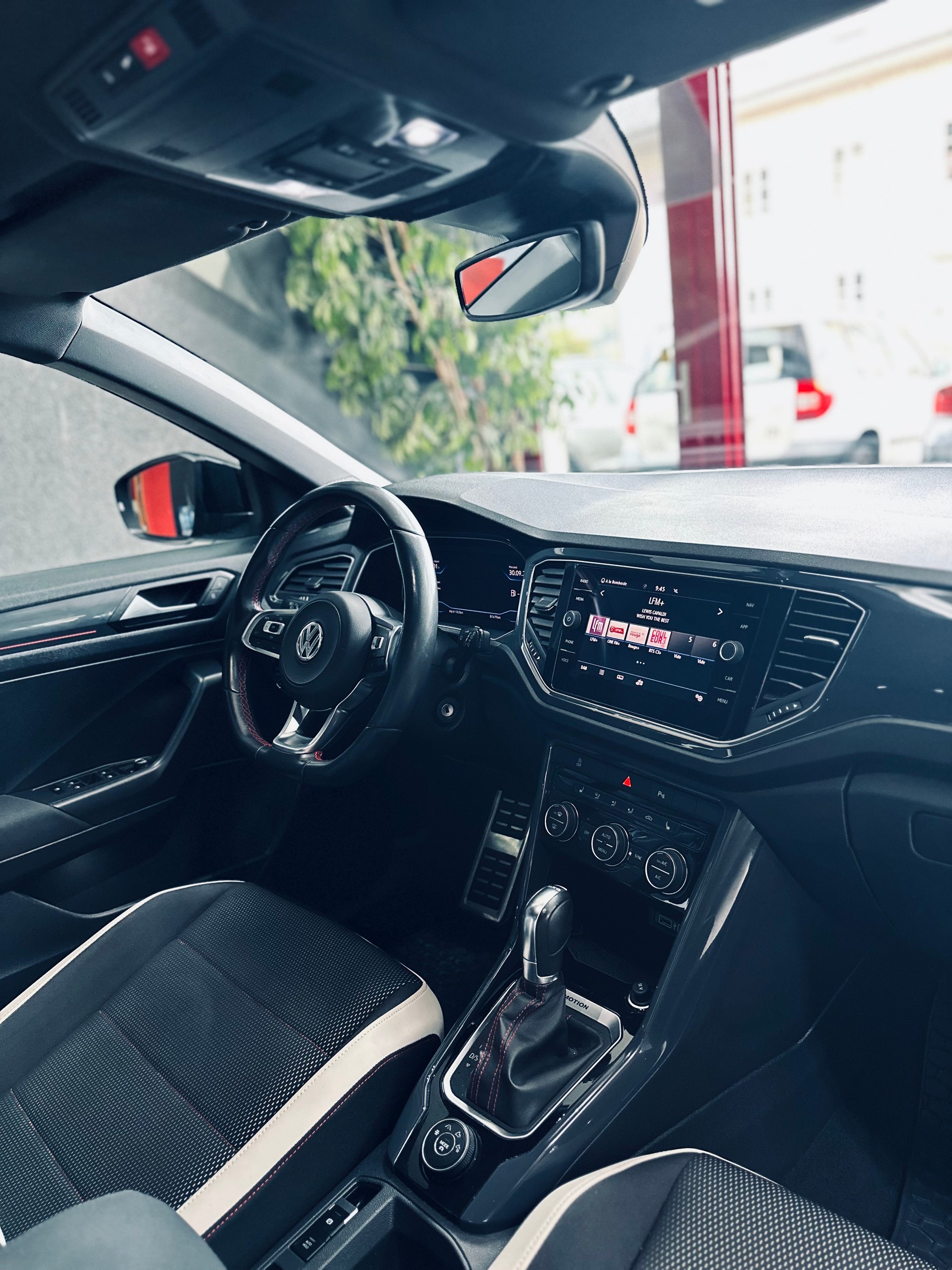 VW T-Roc 2.0 TSI Sport DSG 4Motion-image-4