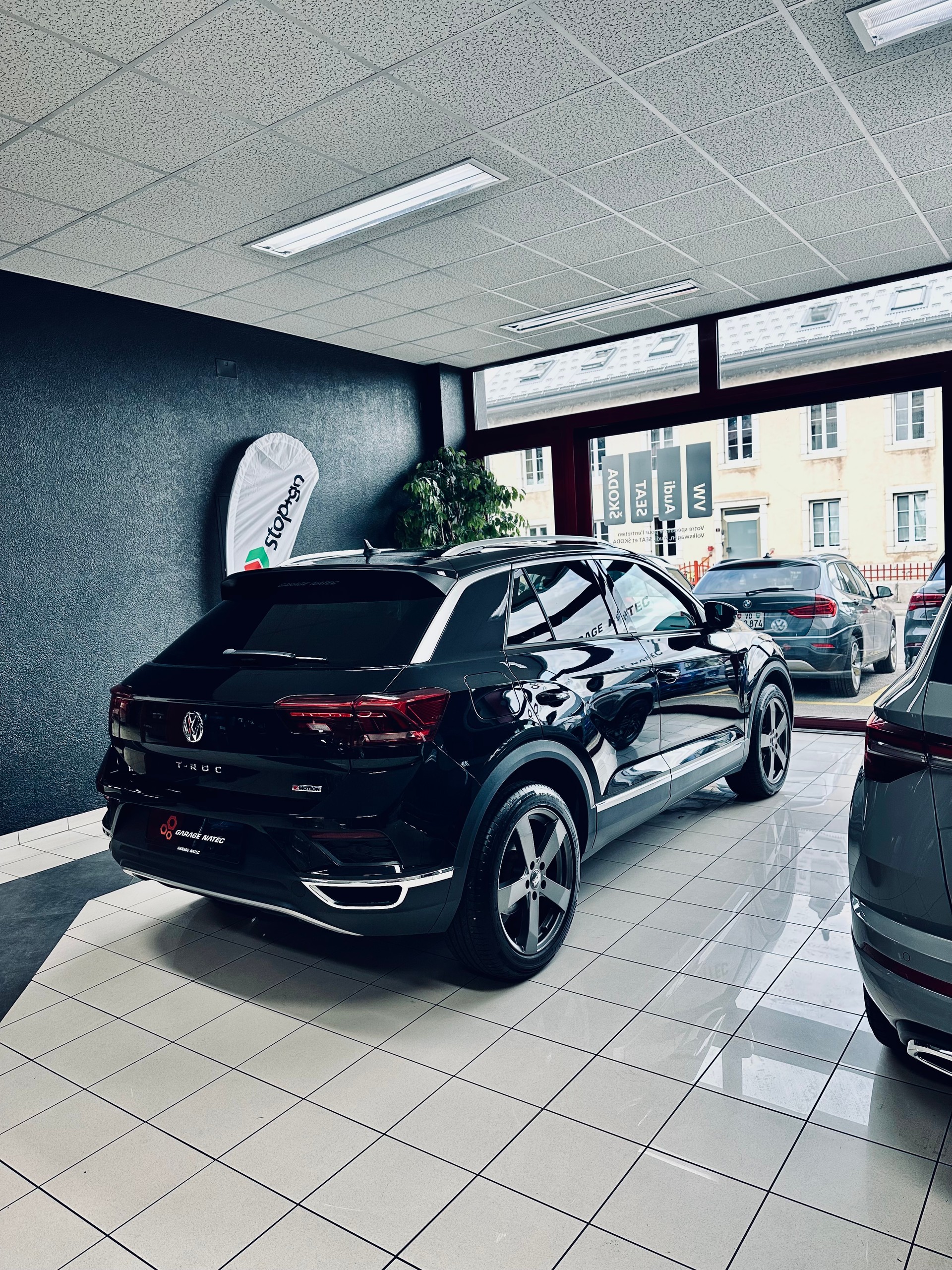 VW T-Roc 2.0 TSI Sport DSG 4Motion-image-2