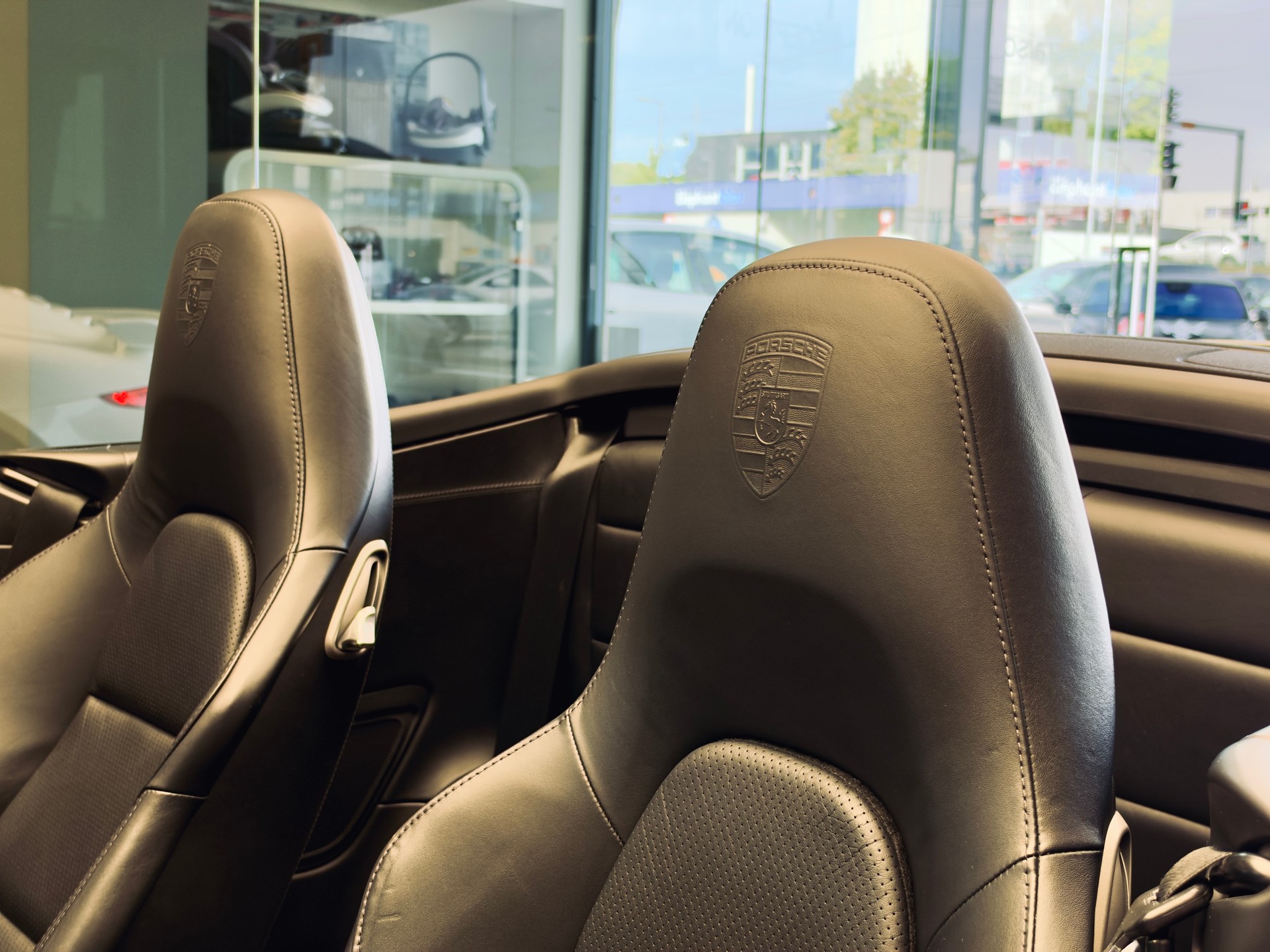 PORSCHE 911 Turbo S Cabrio PDK-image-22
