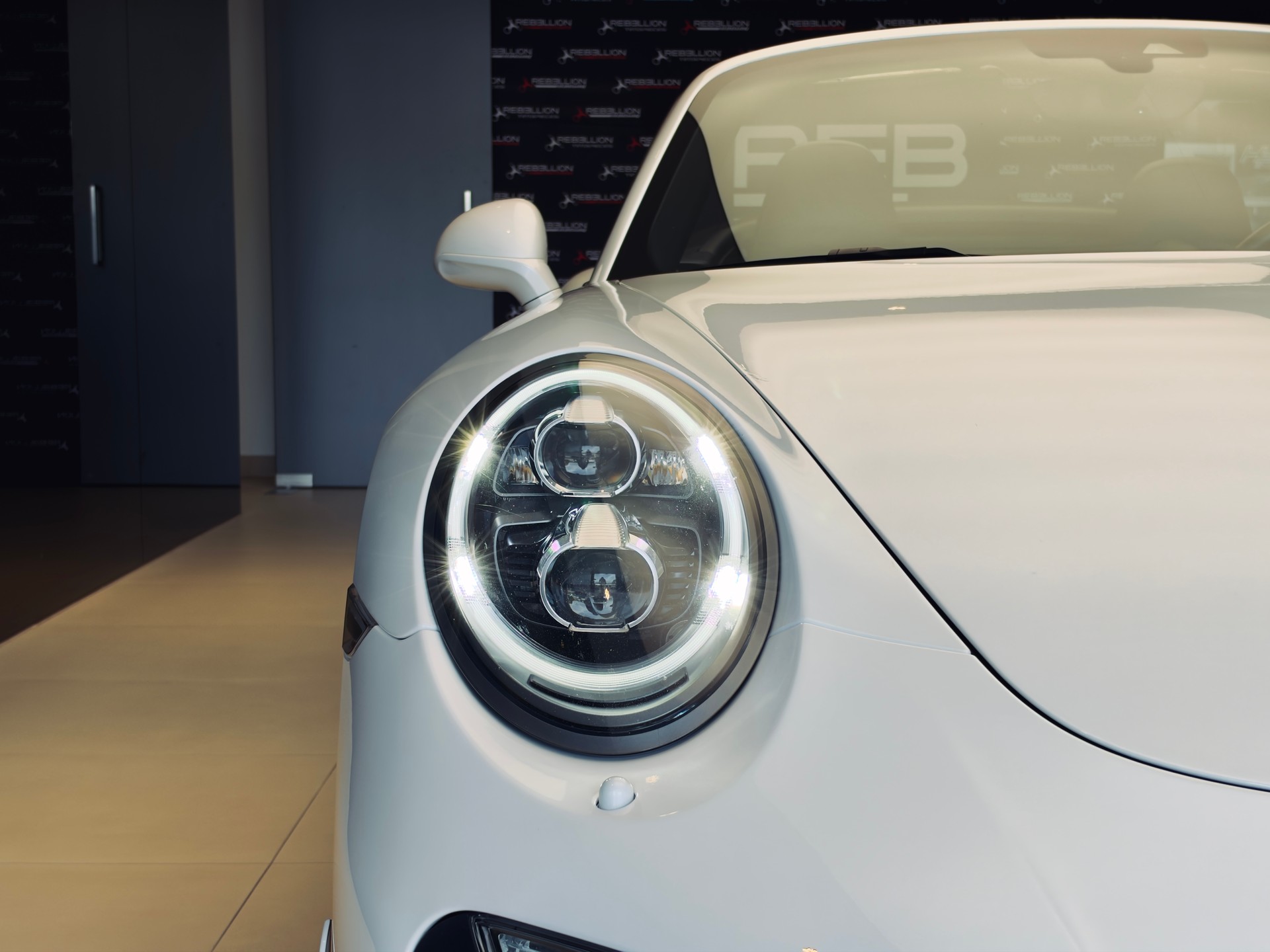 PORSCHE 911 Turbo S Cabrio PDK-image-3