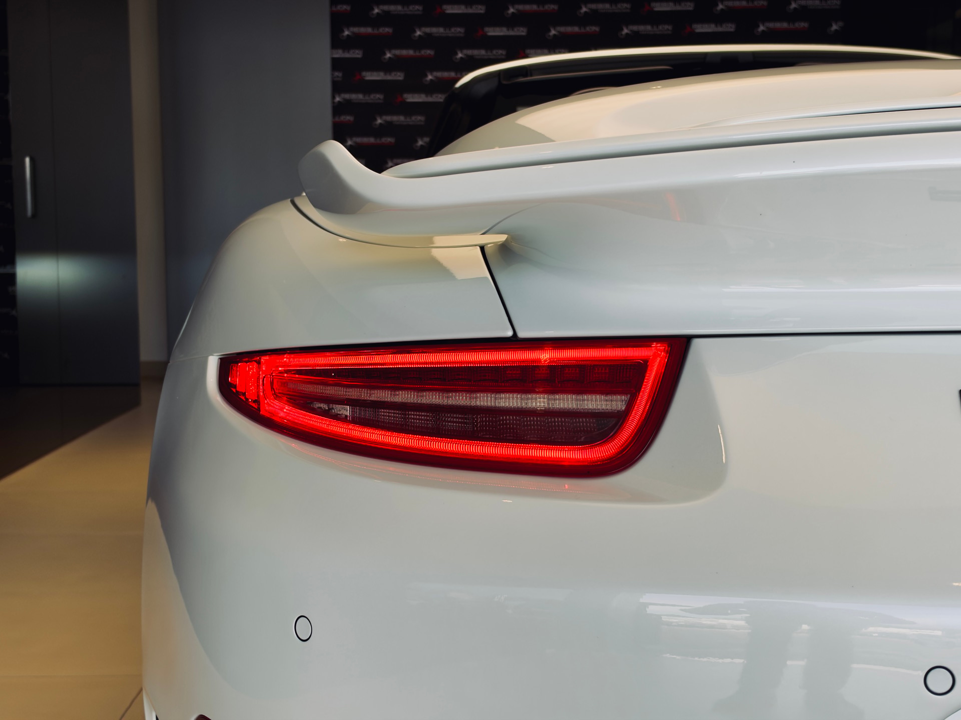 PORSCHE 911 Turbo S Cabrio PDK-image-12