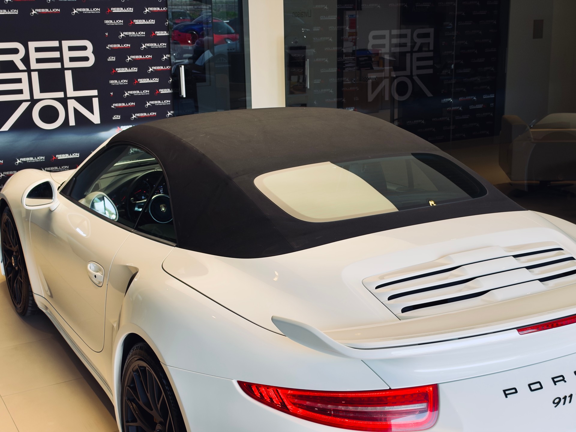 PORSCHE 911 Turbo S Cabrio PDK-image-11