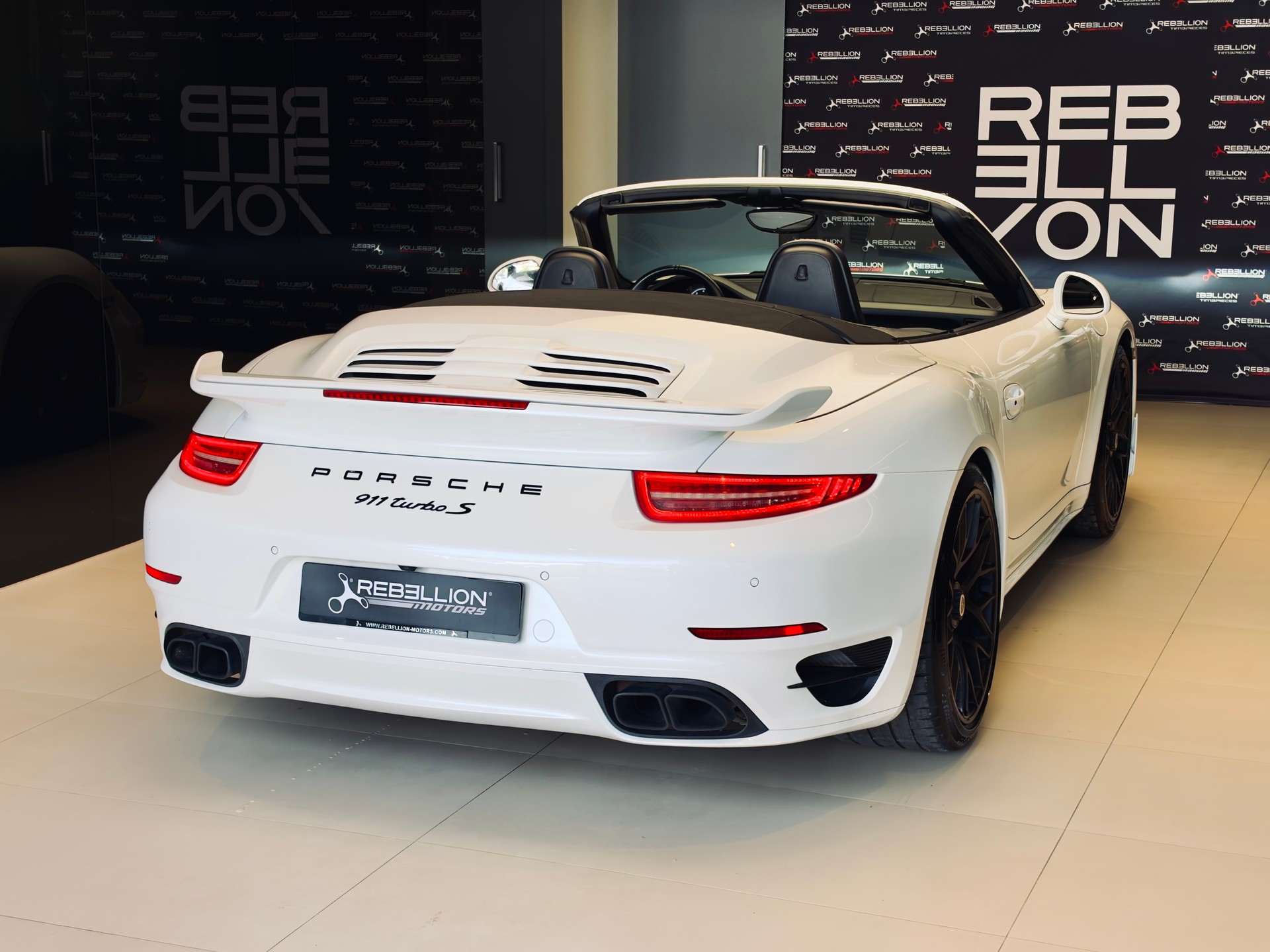 PORSCHE 911 Turbo S Cabrio PDK-image-8