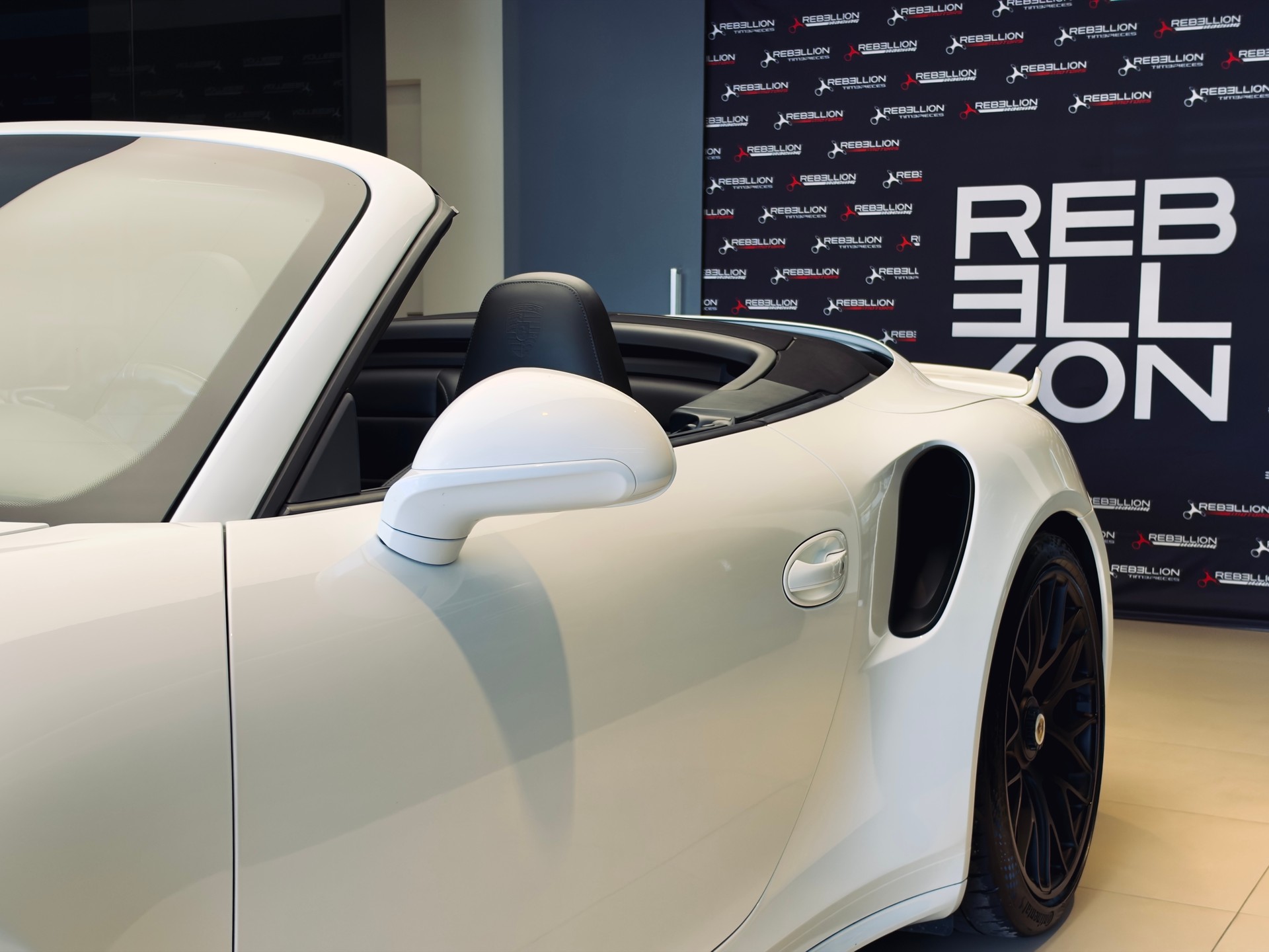 PORSCHE 911 Turbo S Cabrio PDK-image-7