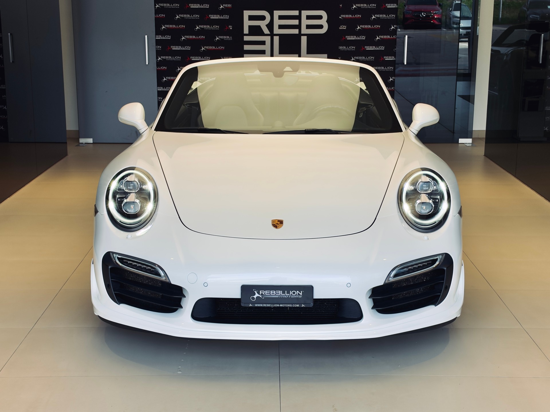 PORSCHE 911 Turbo S Cabrio PDK-image-1