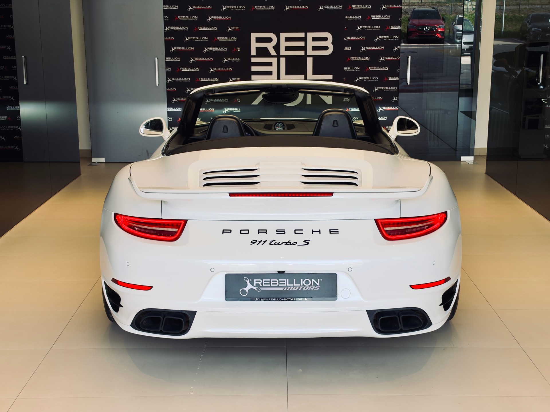 PORSCHE 911 Turbo S Cabrio PDK-image-9