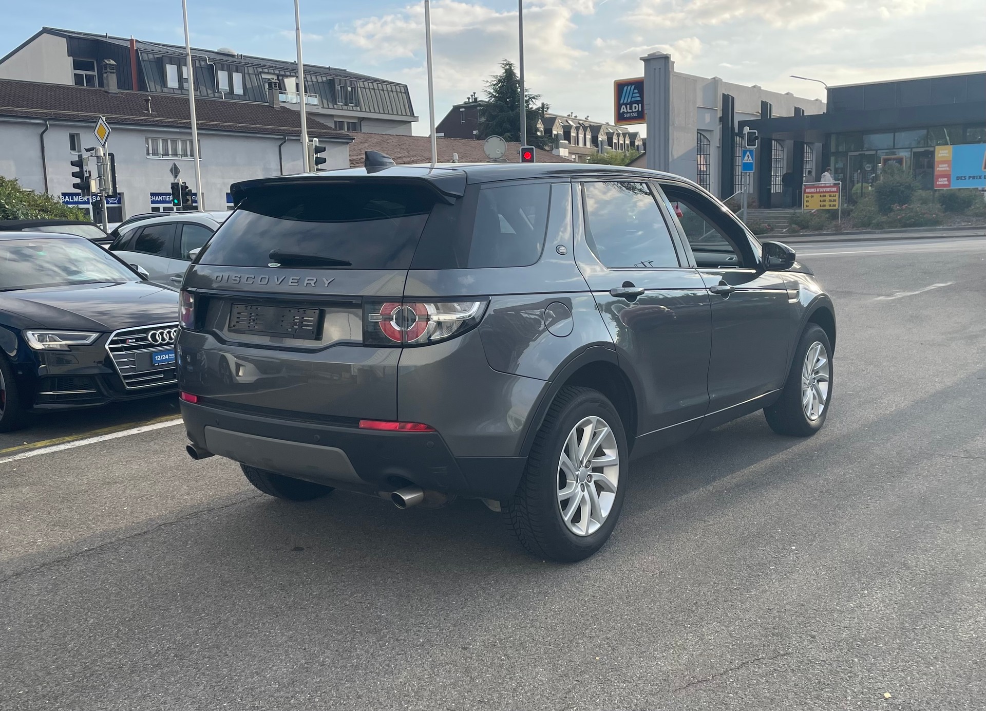 LAND ROVER Discovery Sport 2.0 TD4 SE AT9-image-3