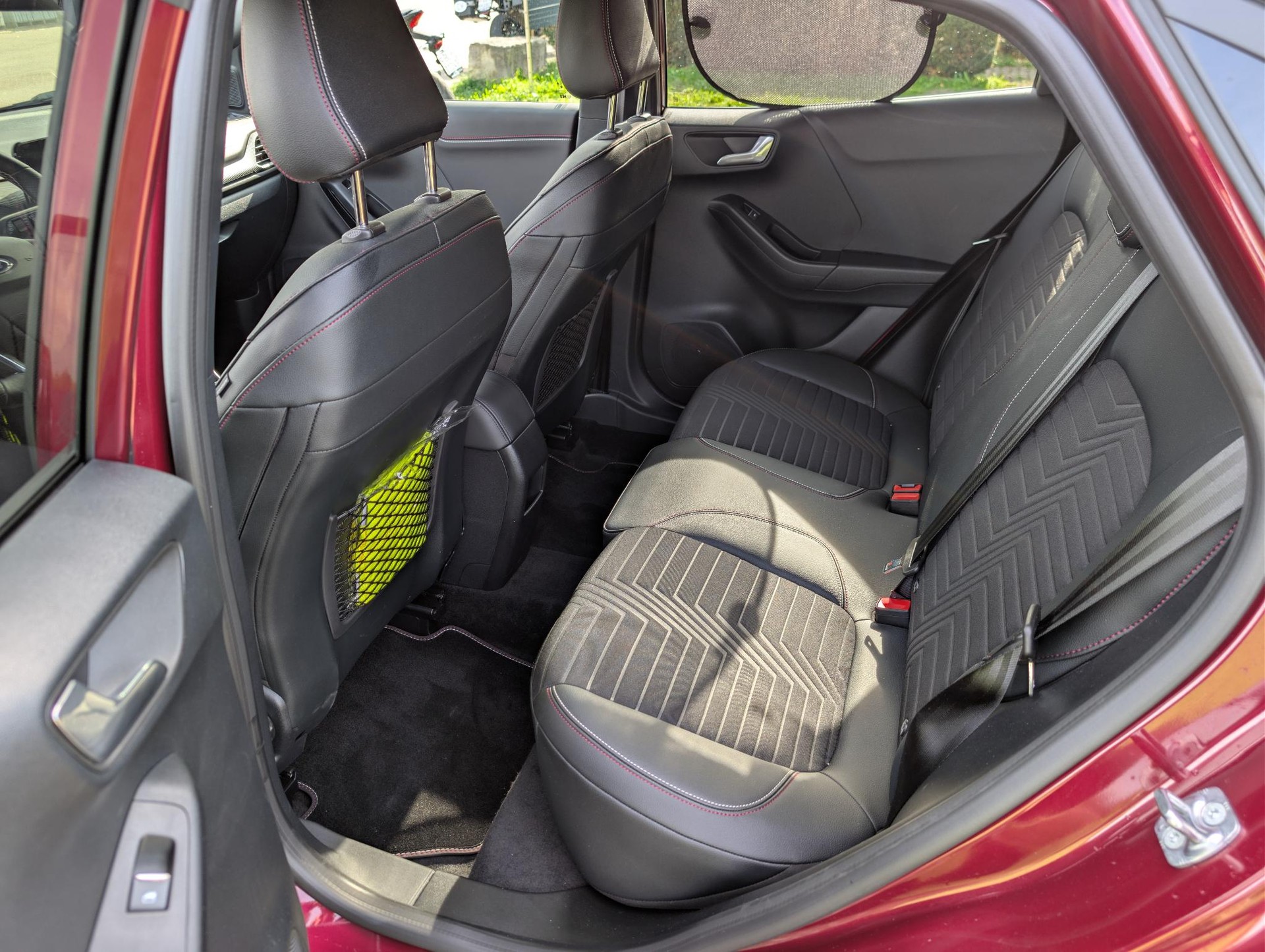 FORD 1.0 EcoB Hybrid 155 Vivid Ruby Edition-image-7