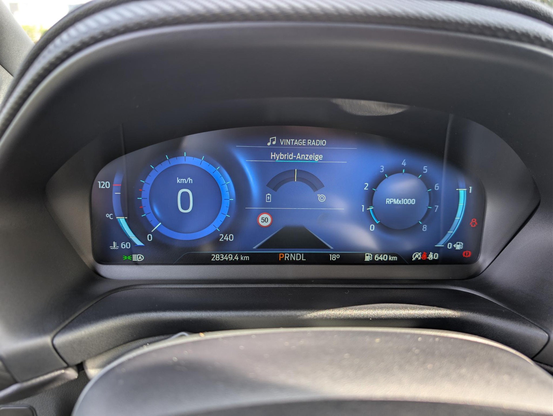 FORD 1.0 EcoB Hybrid 155 Vivid Ruby Edition-image-4
