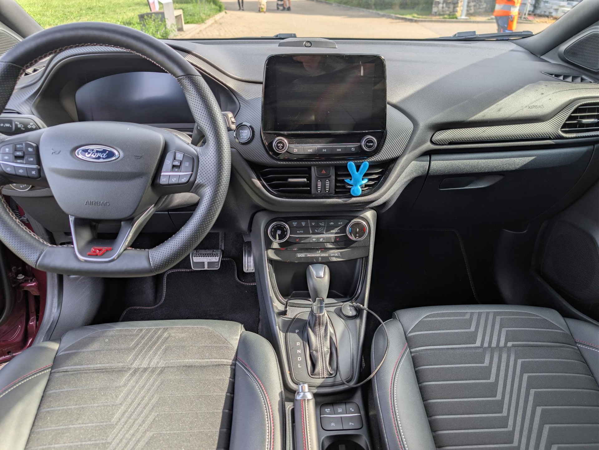 FORD 1.0 EcoB Hybrid 155 Vivid Ruby Edition-image-5