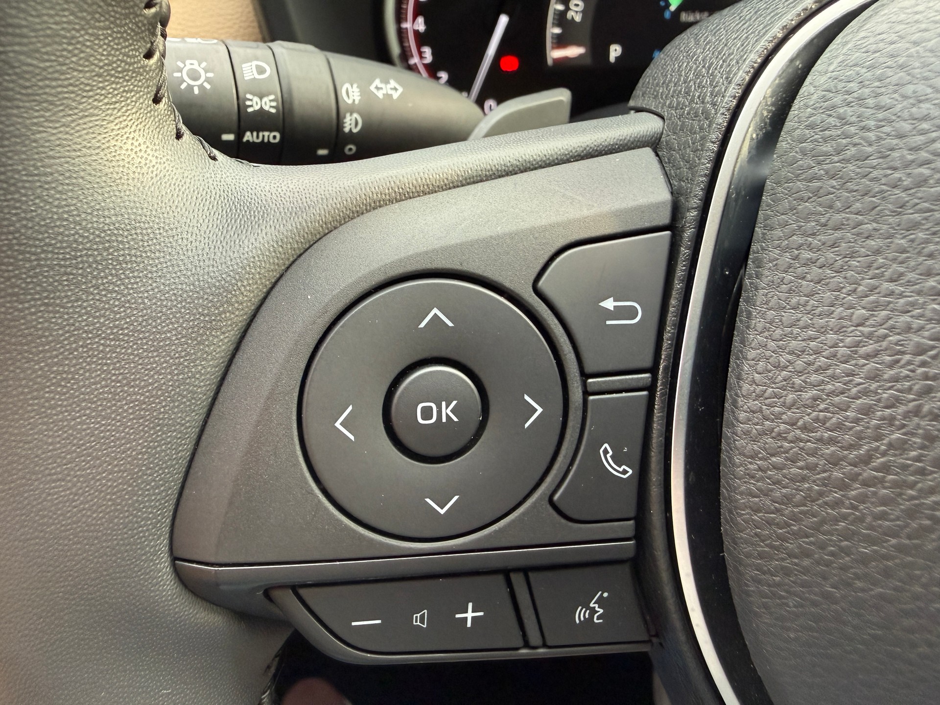 TOYOTA RAV-4 2.0 PREMIUM 4x4 mit mega Ausstattung Automat Multidrive S 4WD-image-10