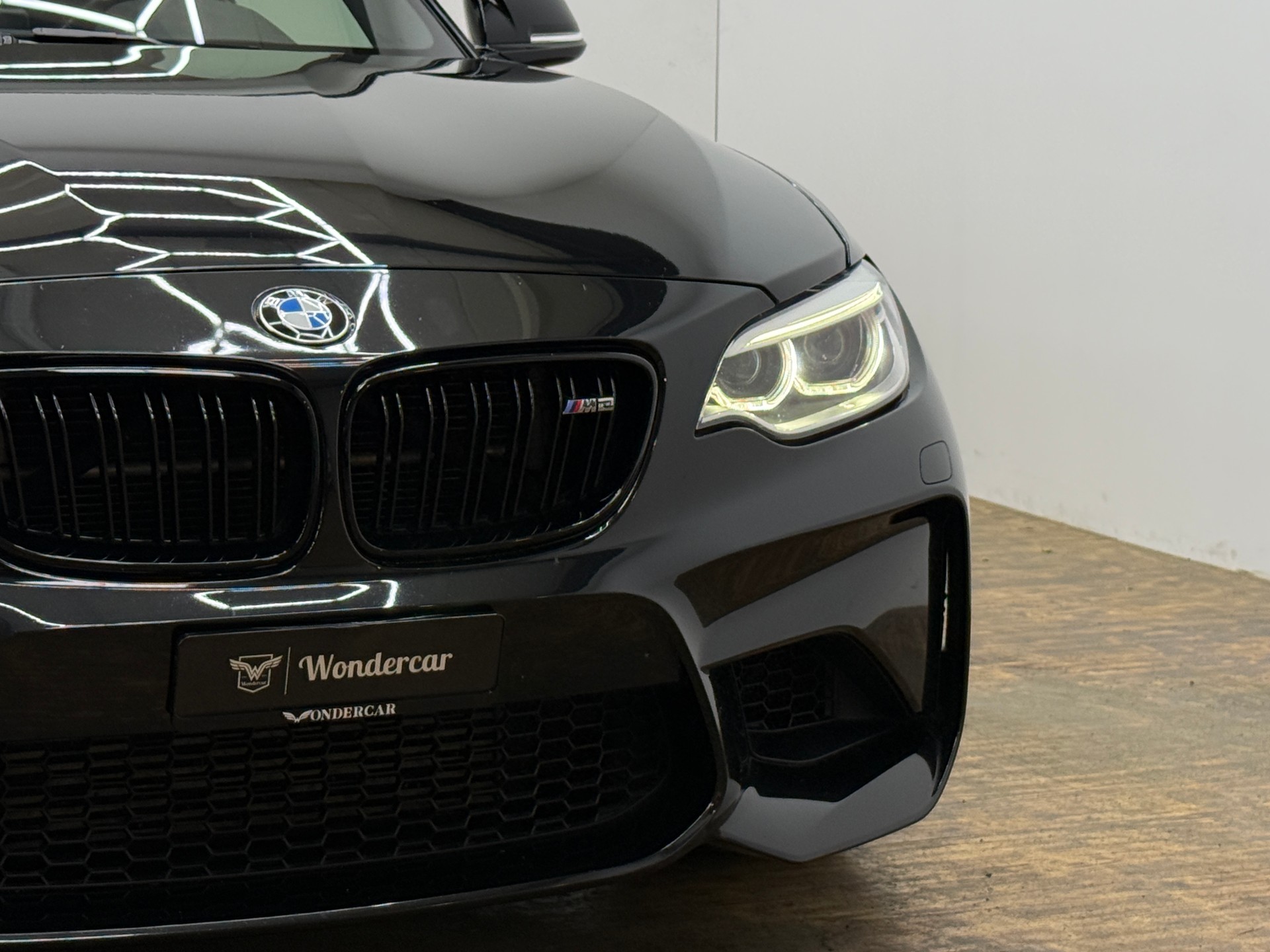 BMW M2 Drivelogic-showroom-element-3