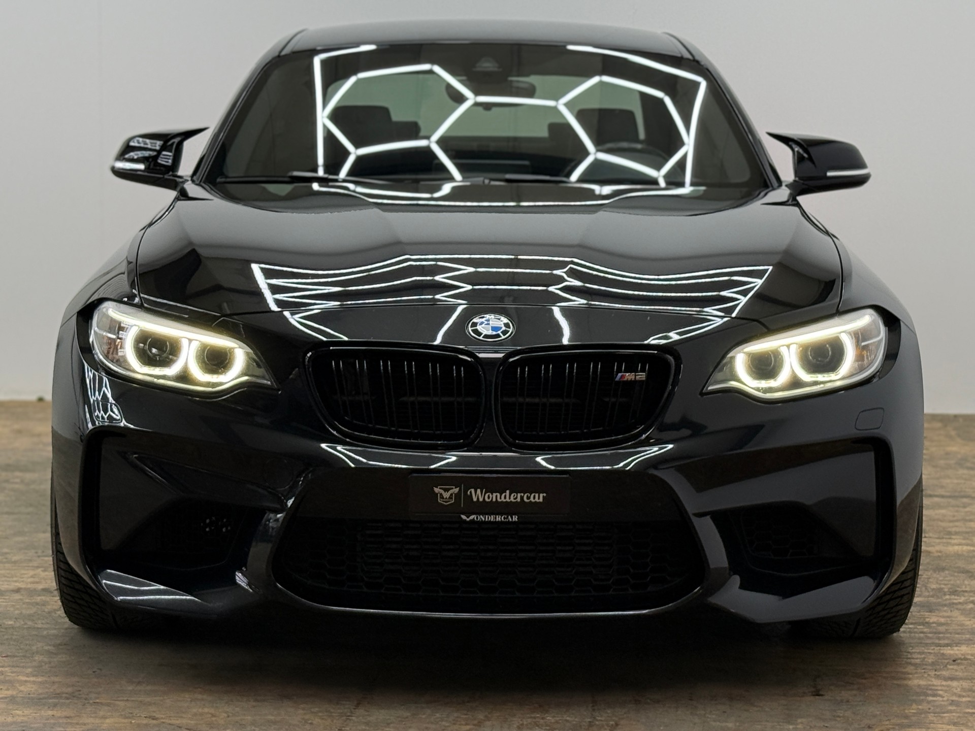 BMW M2 Drivelogic-showroom-element-2