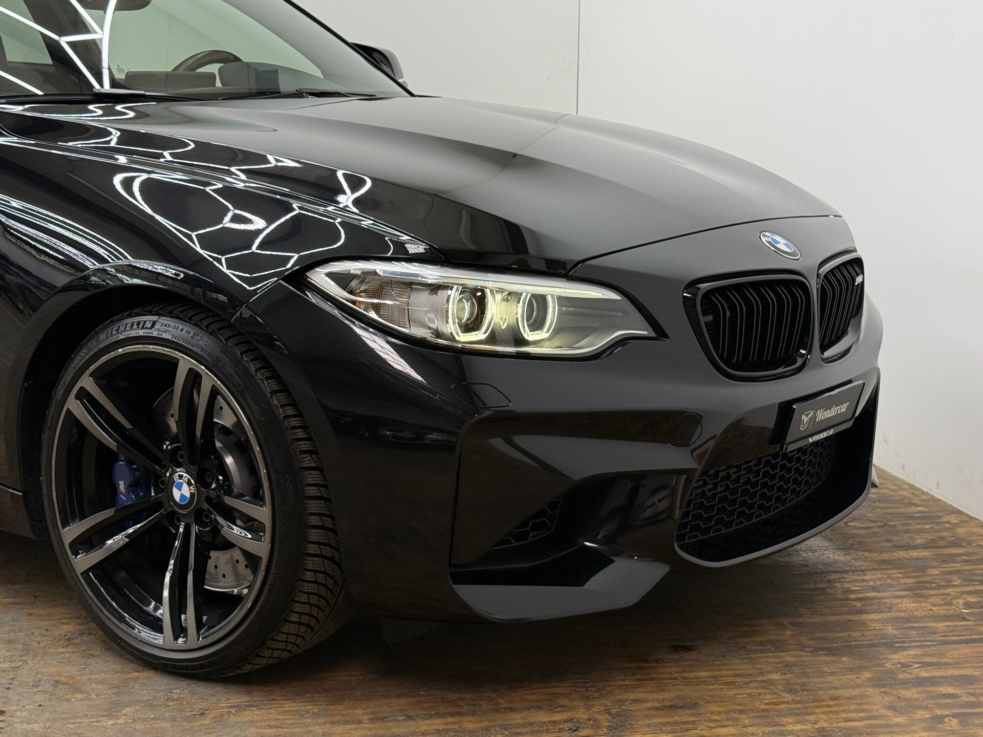 BMW M2 Drivelogic-showroom-element-1