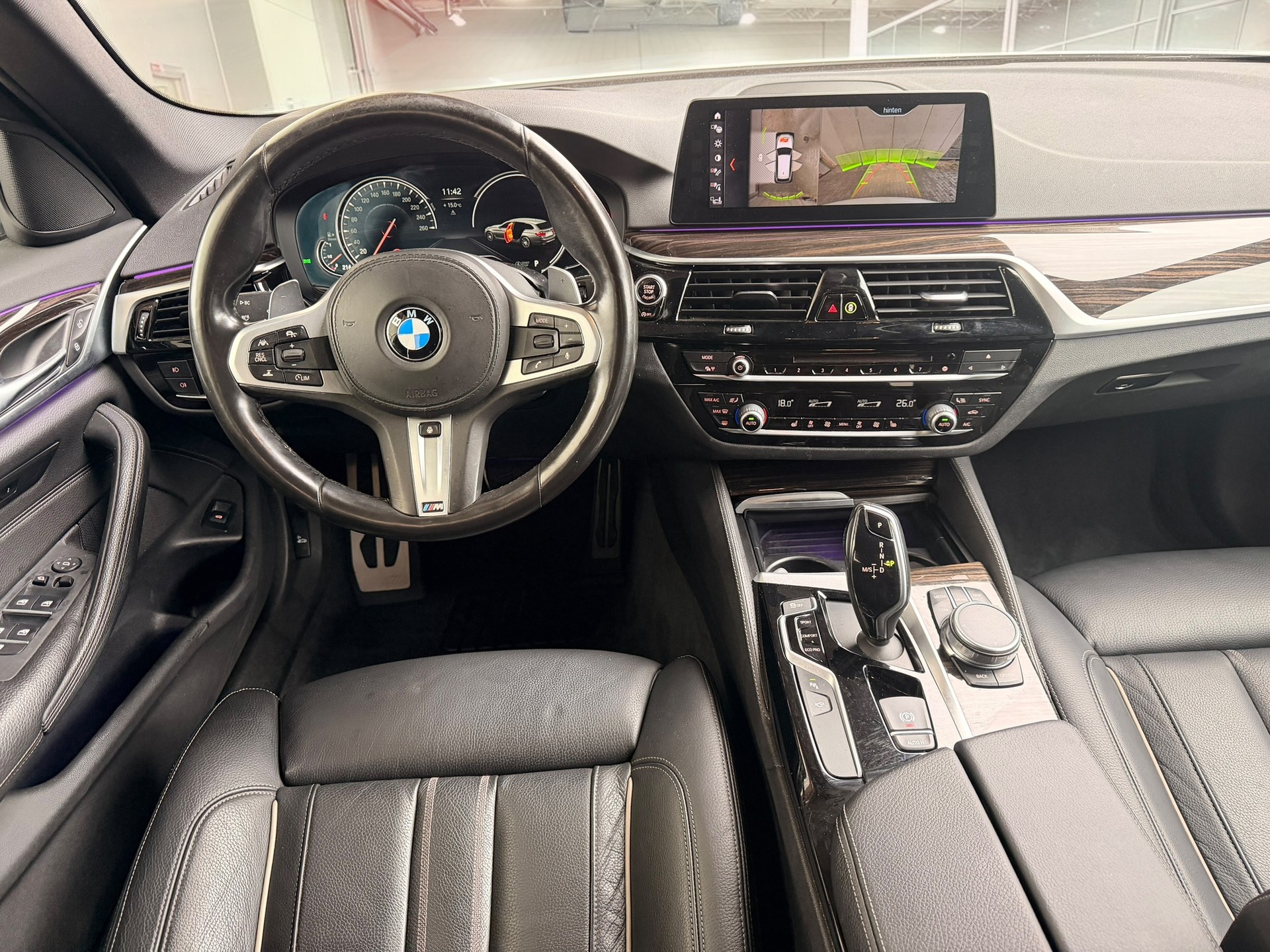 BMW 520d xDrive Touring M-Sport Steptronic-image-9