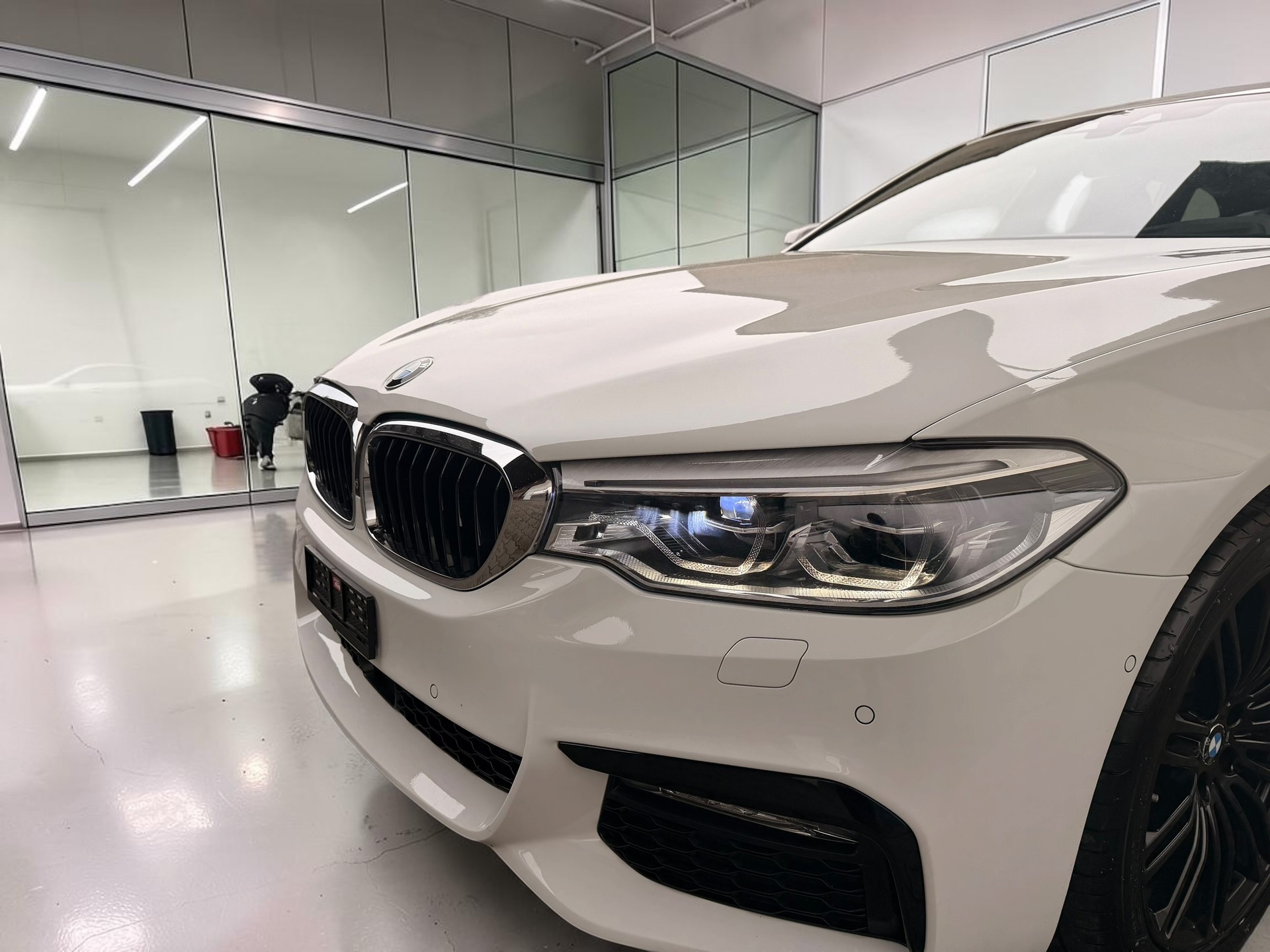 BMW 520d xDrive Touring M-Sport Steptronic-image-5