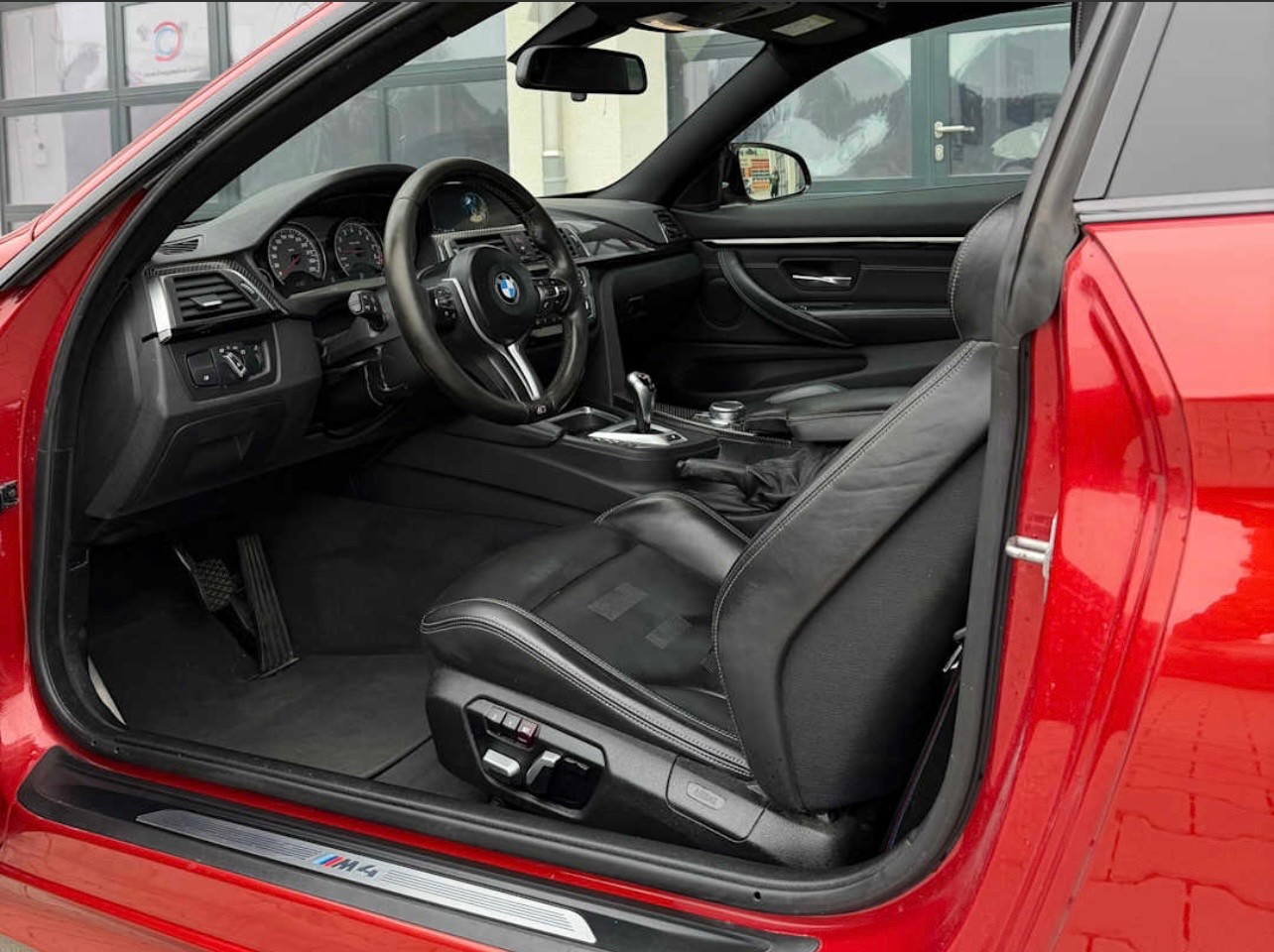 BMW M4-image-2