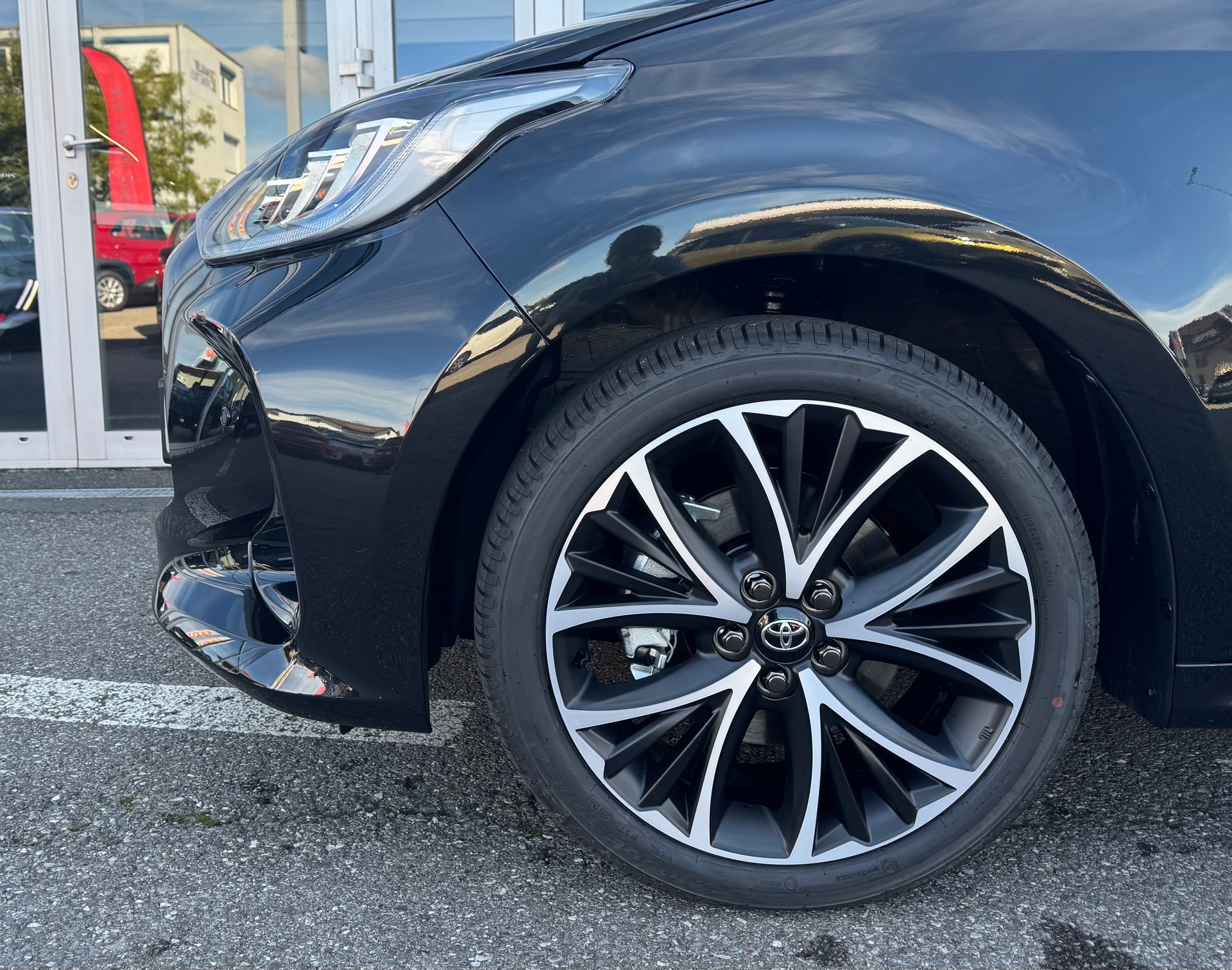 TOYOTA Yaris 1.5 Trend e-CVT-image-4