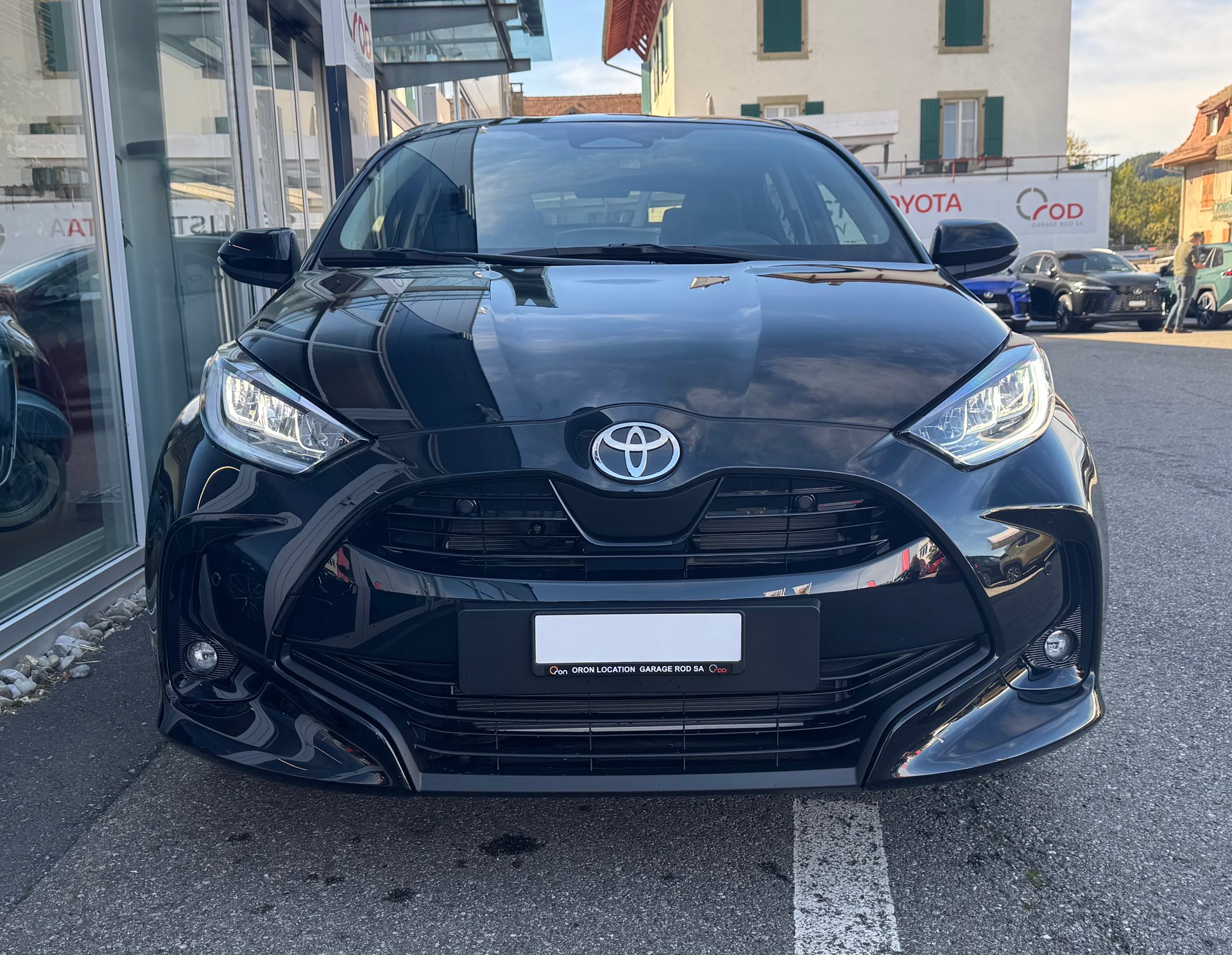 TOYOTA Yaris 1.5 Trend e-CVT-image-1