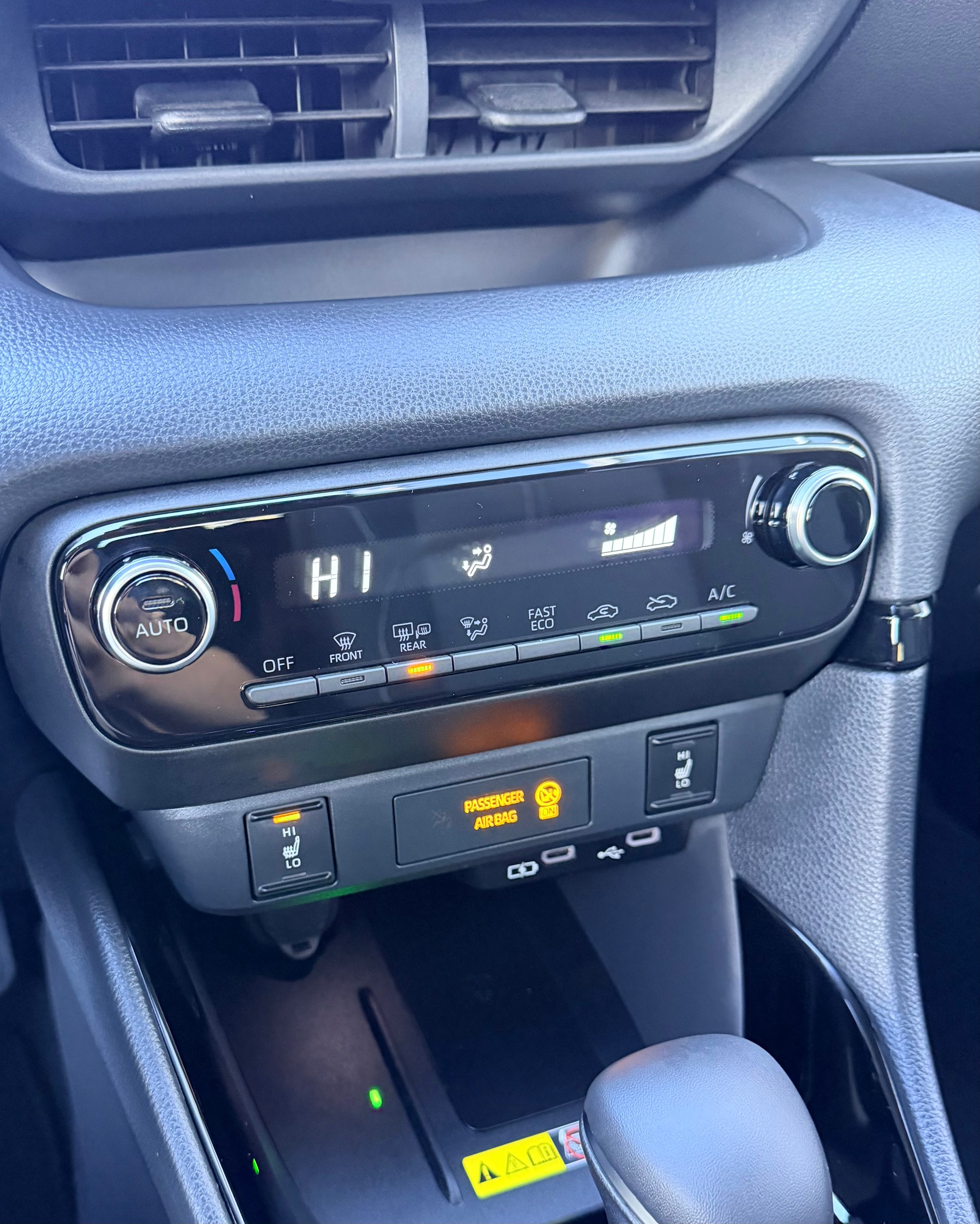 TOYOTA Yaris 1.5 Trend e-CVT-image-20