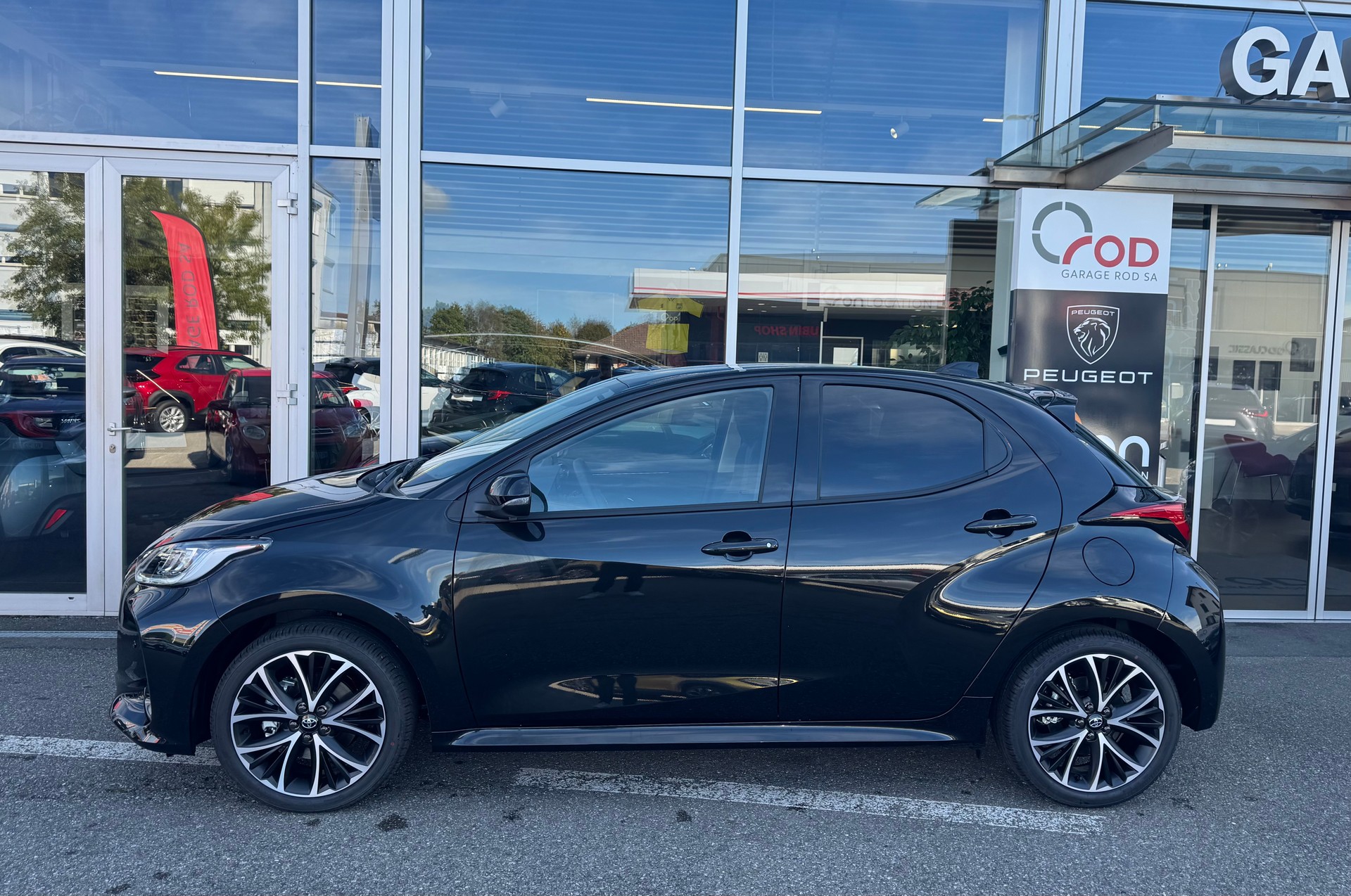 TOYOTA Yaris 1.5 Trend e-CVT-image-3